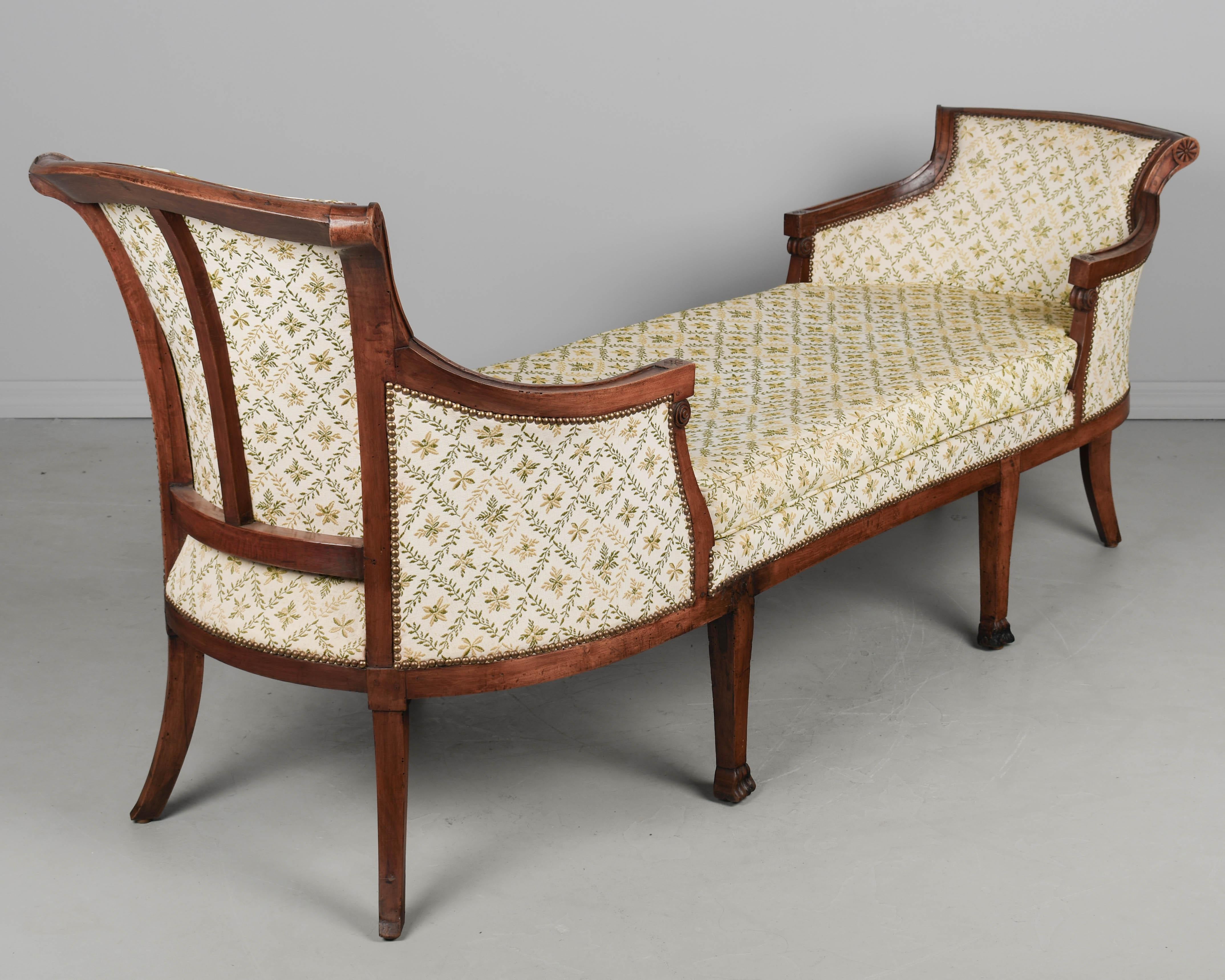 Hand-Carved 19th Century Louis XVI Duchesse en Bateau Chaise For Sale