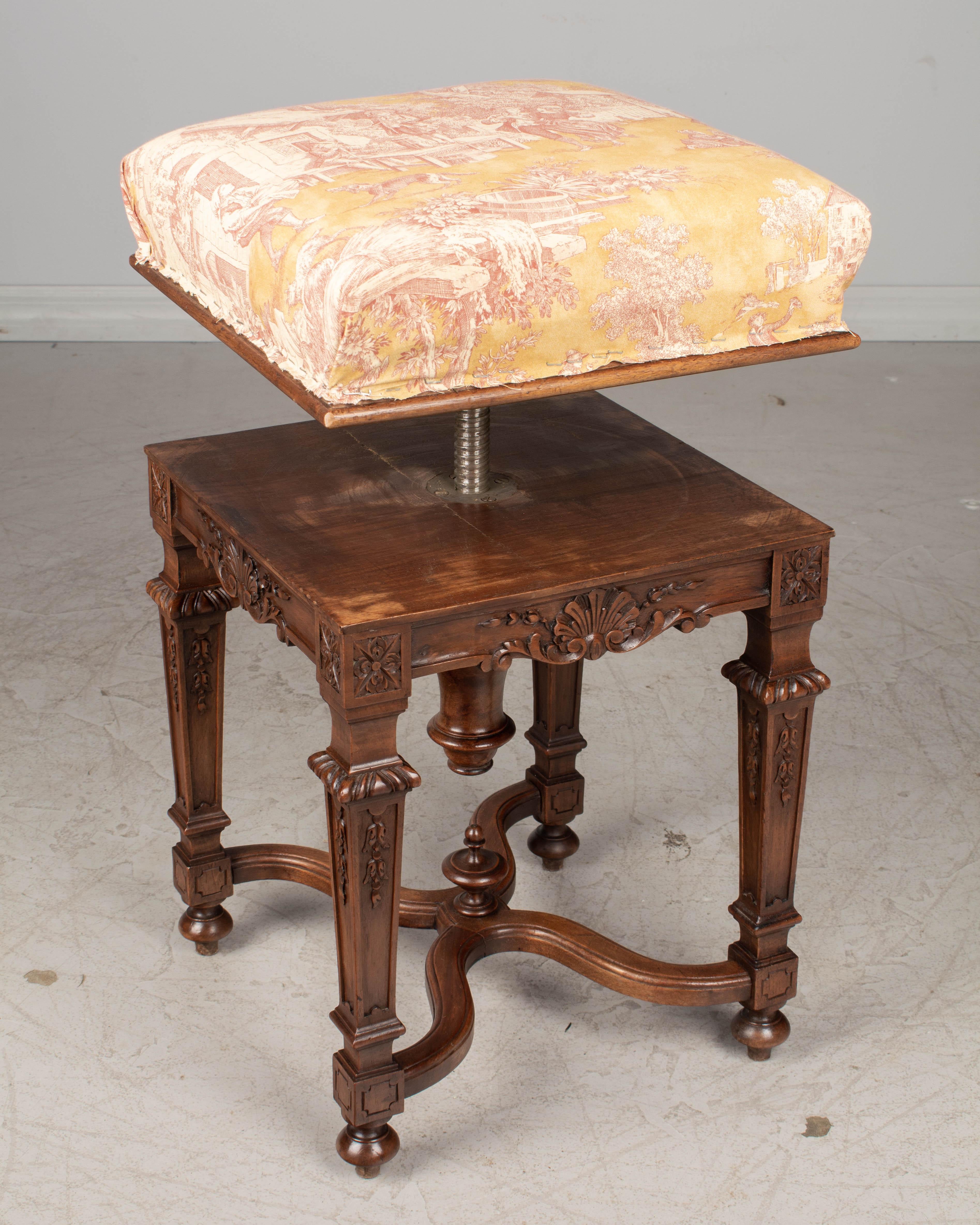 19th Century Louis XVI French Adjustable Stool For Sale 4