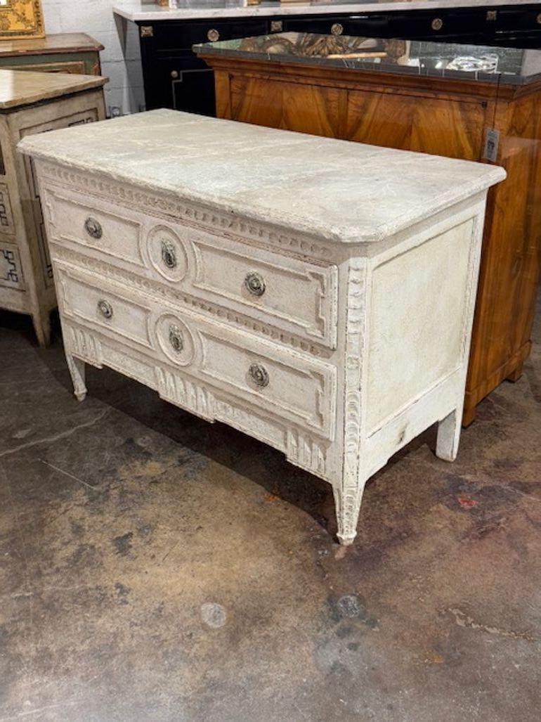Commode francese intagliato e dipinto del XIX secolo Luigi XVI In condizioni buone in vendita a Dallas, TX