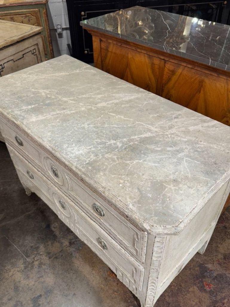 Legno Commode francese intagliato e dipinto del XIX secolo Luigi XVI in vendita
