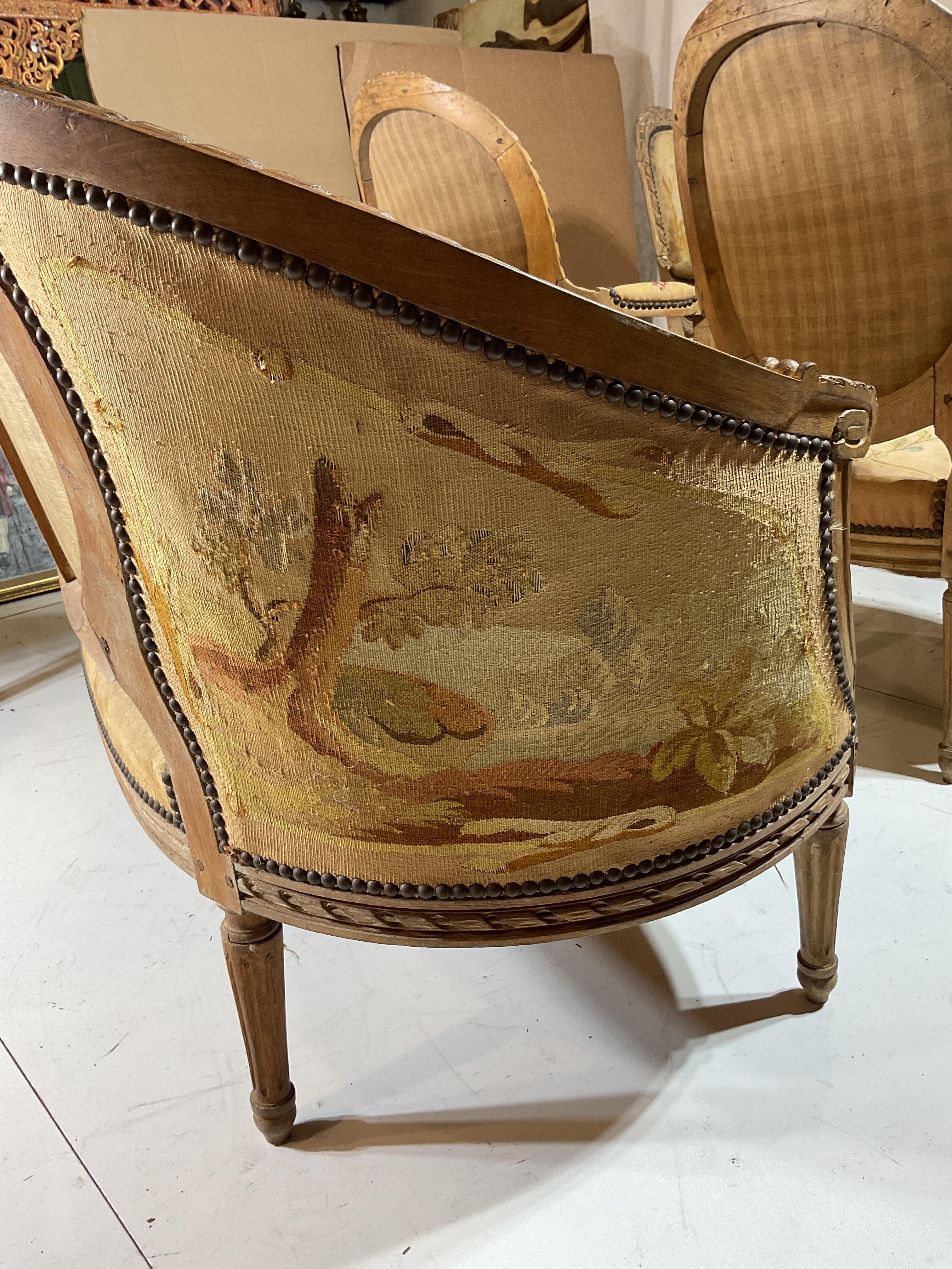 Settee et quatre fauteuils français Louis XVI du 19ème siècle en vente 11