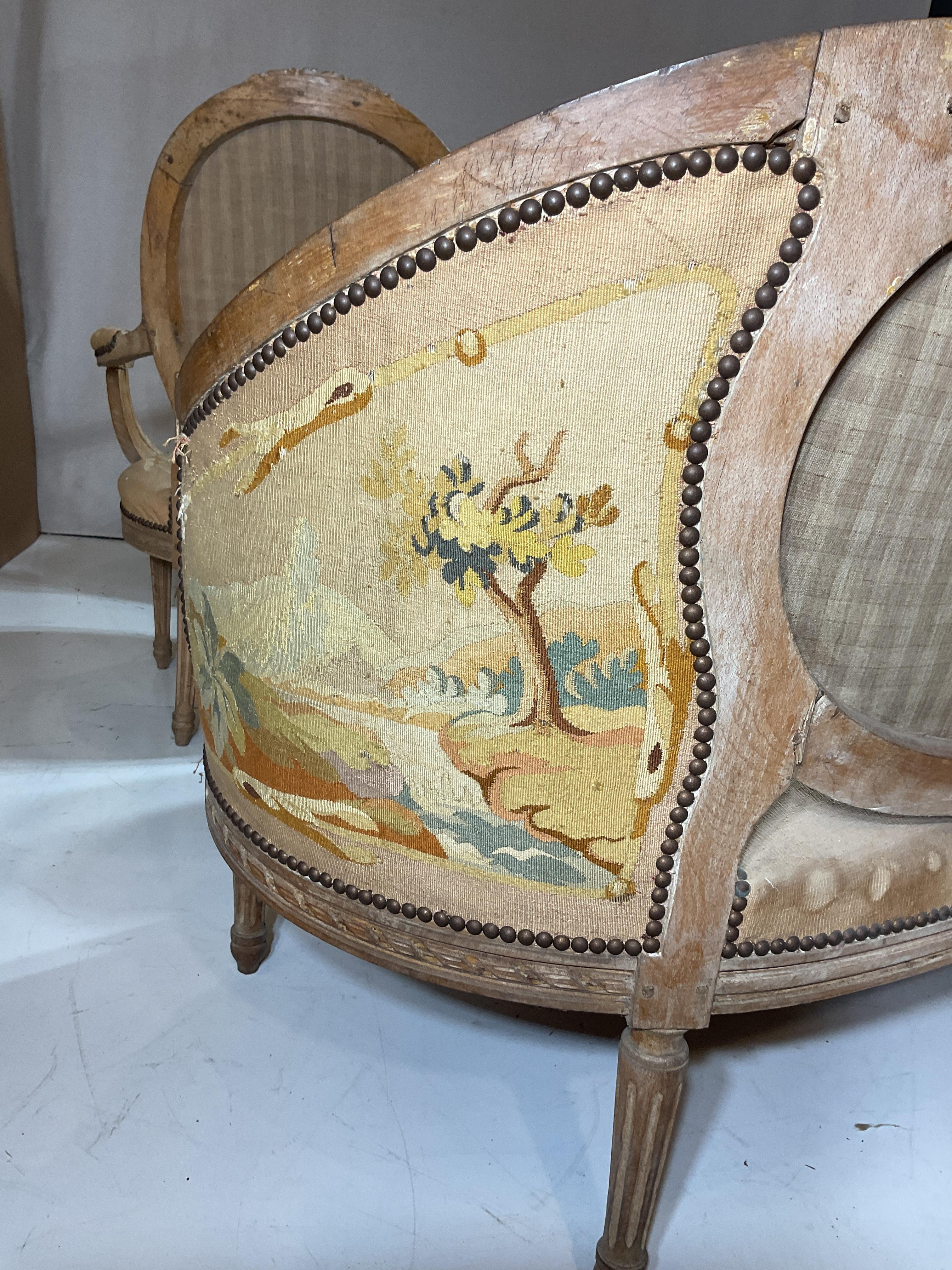 Settee et quatre fauteuils français Louis XVI du 19ème siècle en vente 12