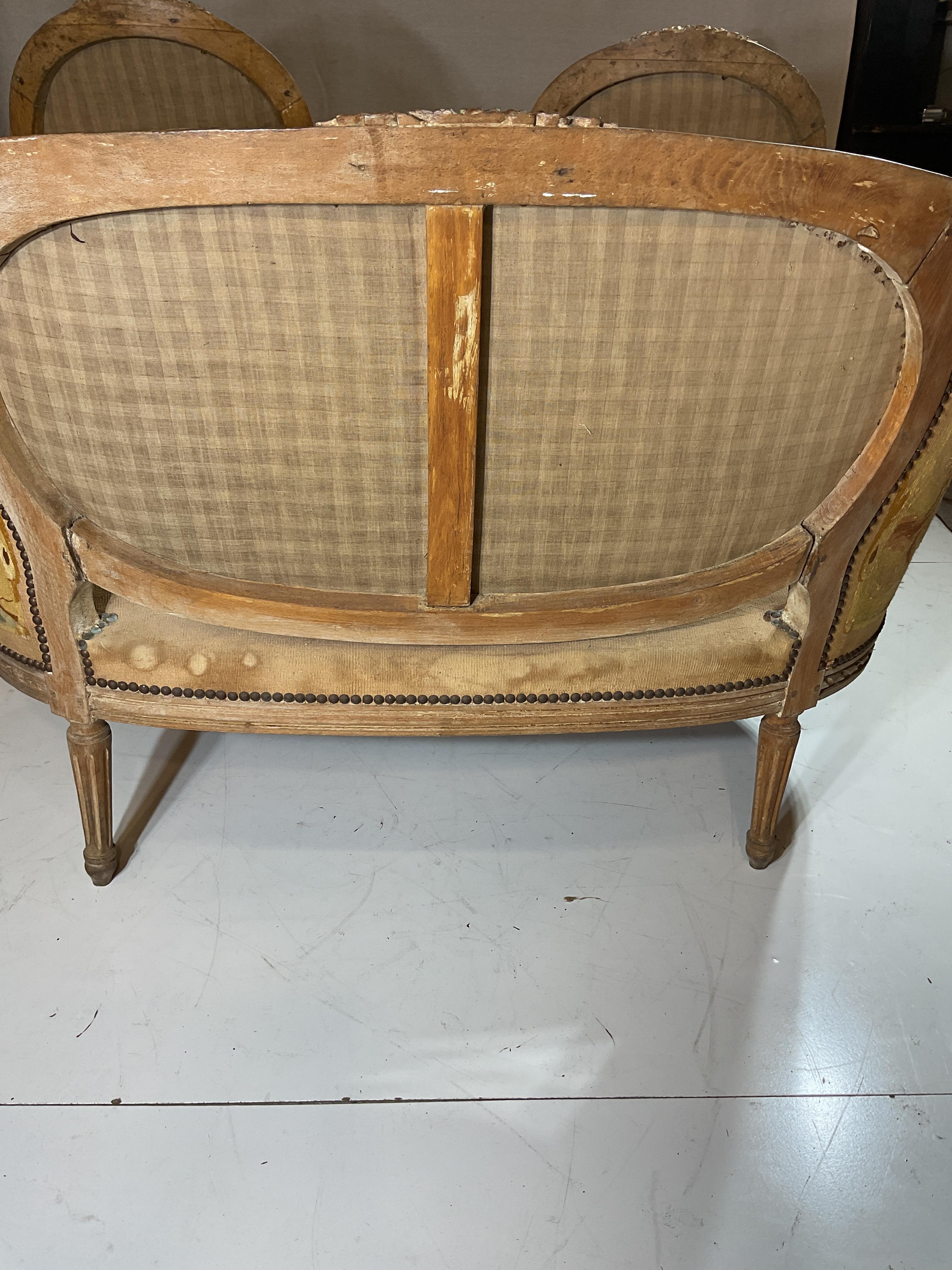 Settee et quatre fauteuils français Louis XVI du 19ème siècle en vente 13