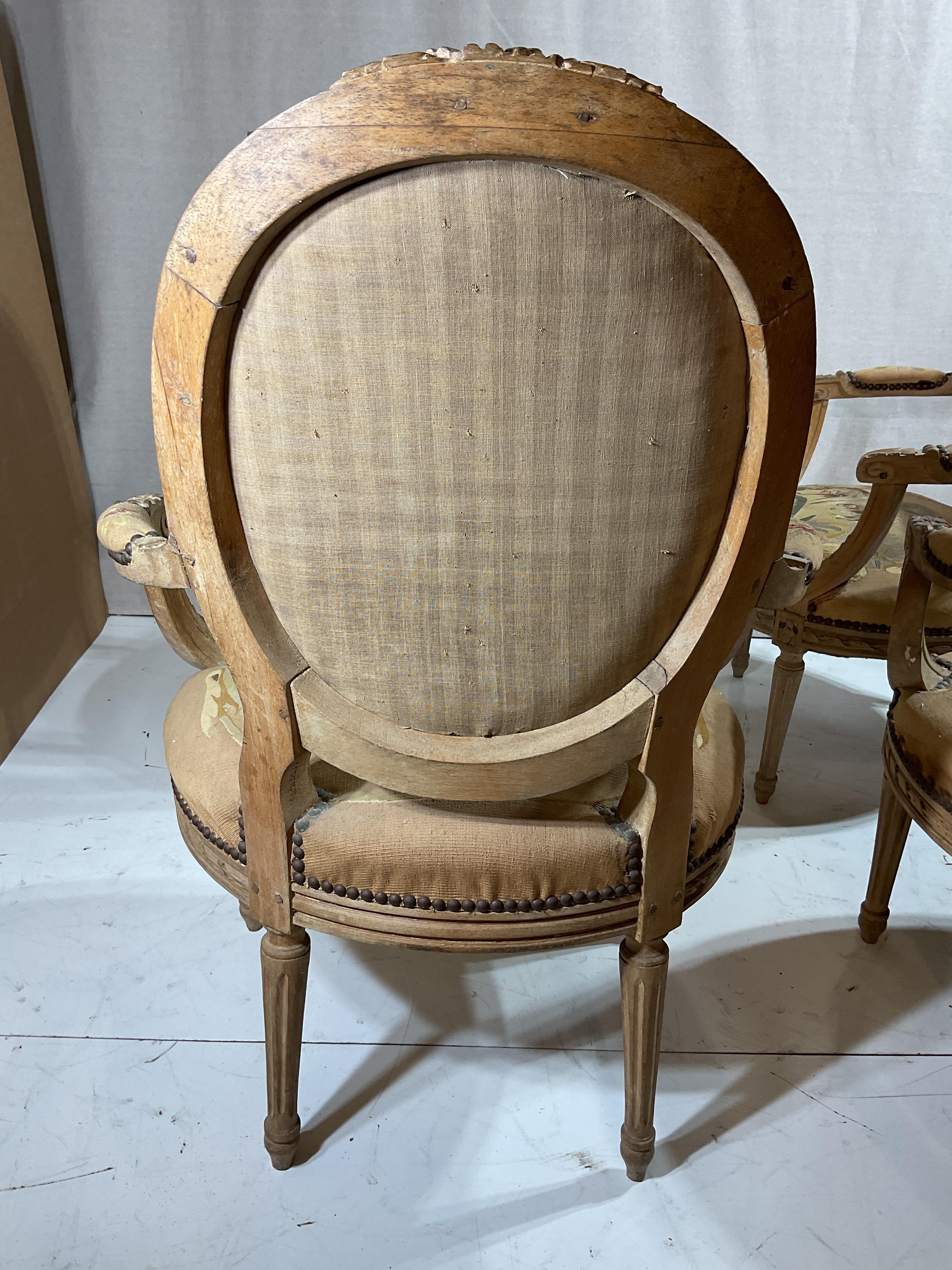 Tapisserie Settee et quatre fauteuils français Louis XVI du 19ème siècle en vente