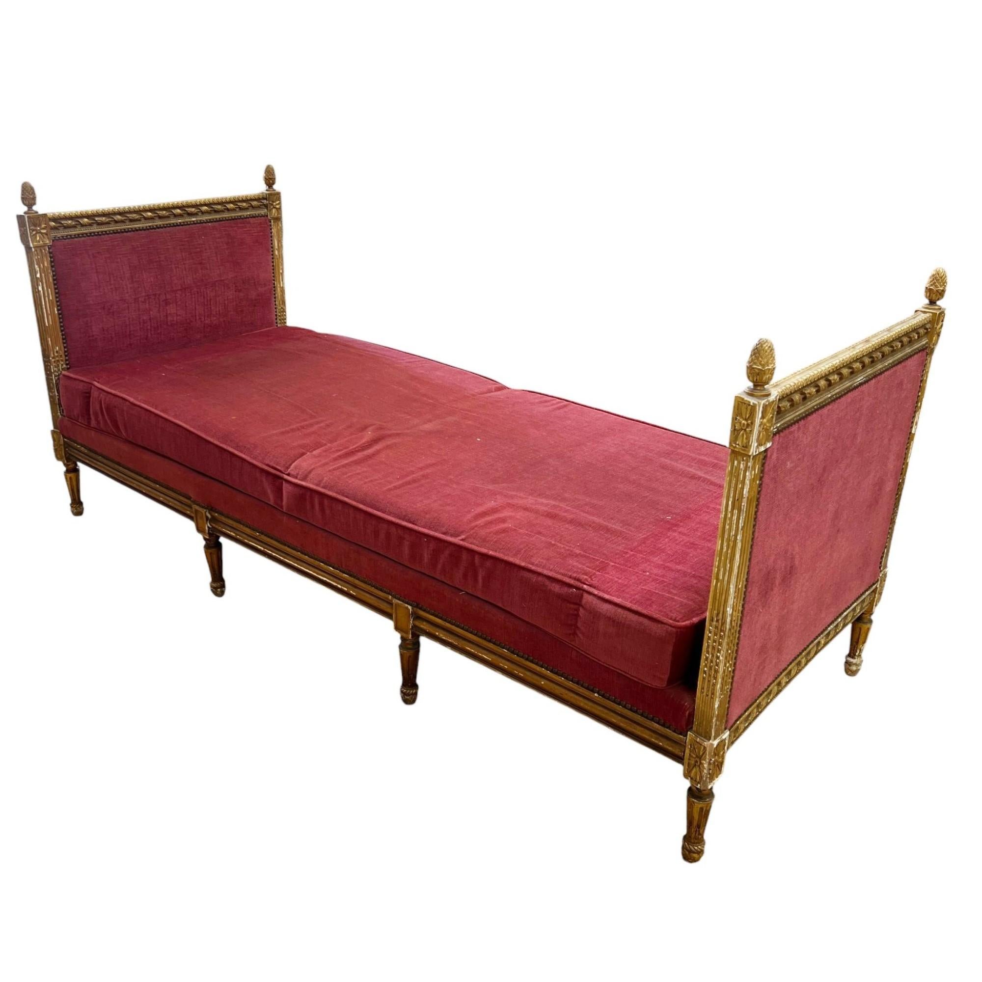 Dormitorio de día dorado Luis XVI del siglo XIX en Bastante bueno estado para la venta en New Orleans, LA