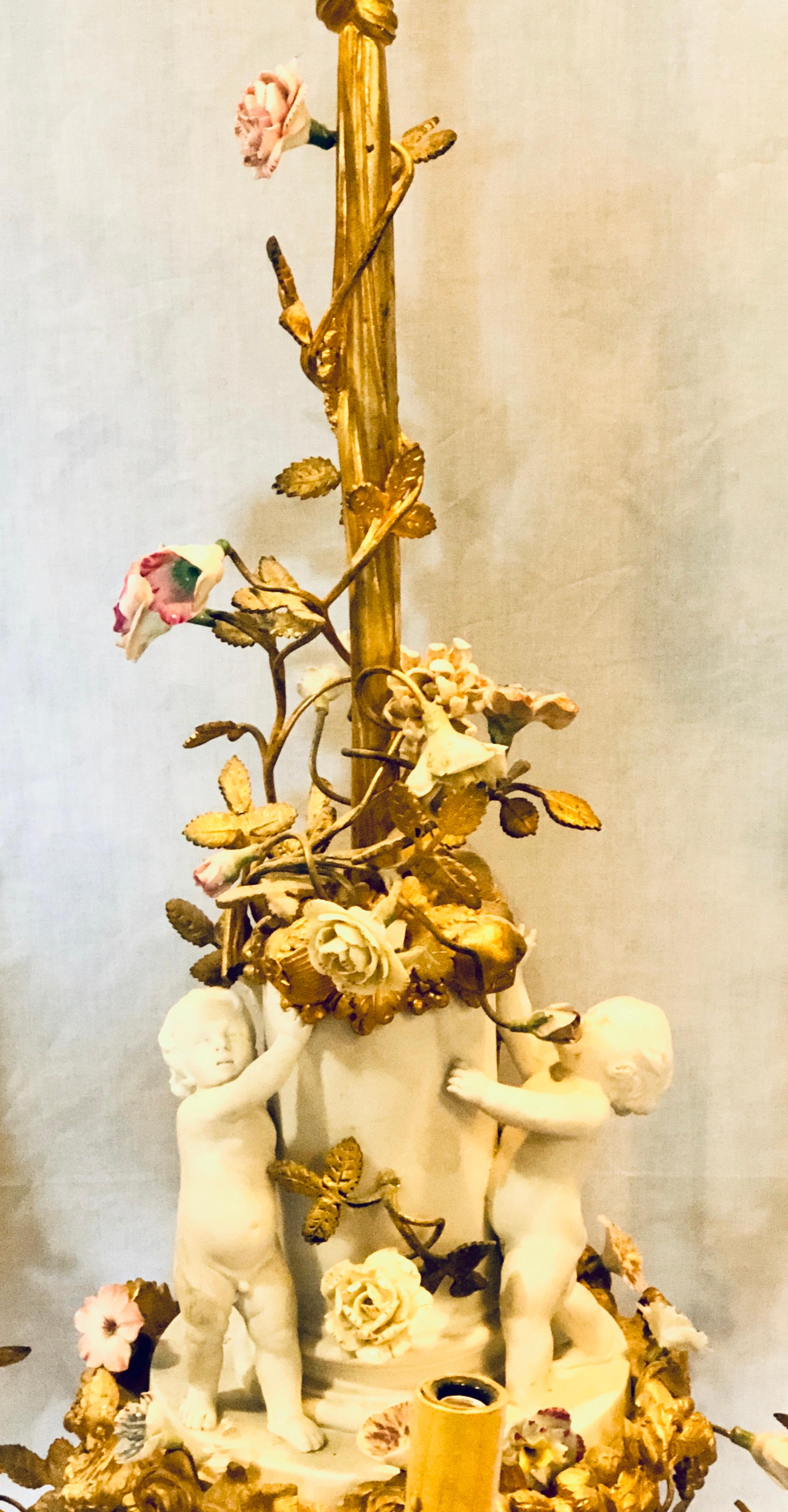 Lampadario Luigi XVI del XIX secolo in bronzo dorato di Meissen e Sevres Parian In condizioni buone in vendita a Manhasset, NY