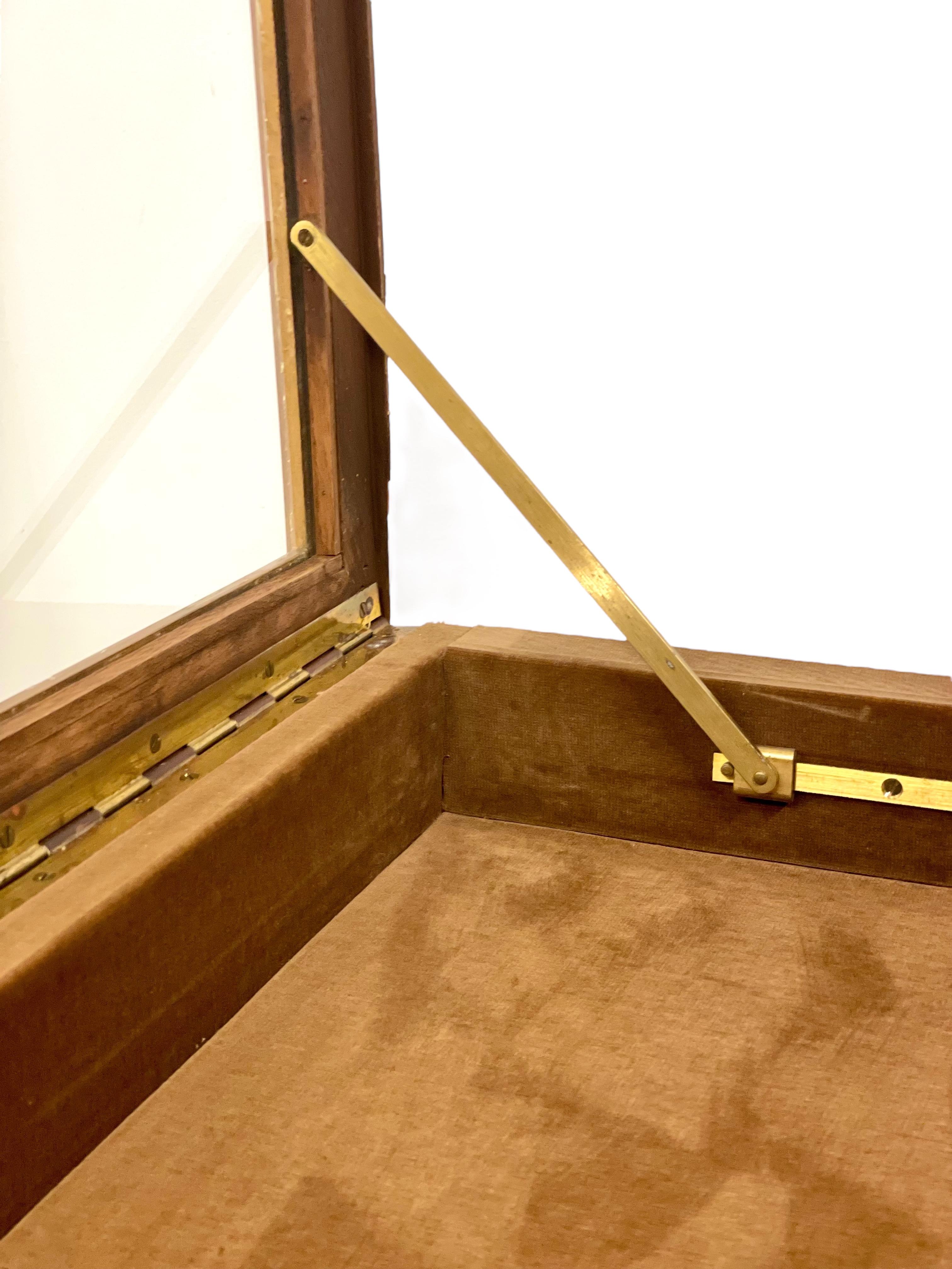 Louis XVI Giltwood Couchtisch aus dem 19.  mit Vitrinenaufsatz im Zustand „Gut“ im Angebot in LA CIOTAT, FR