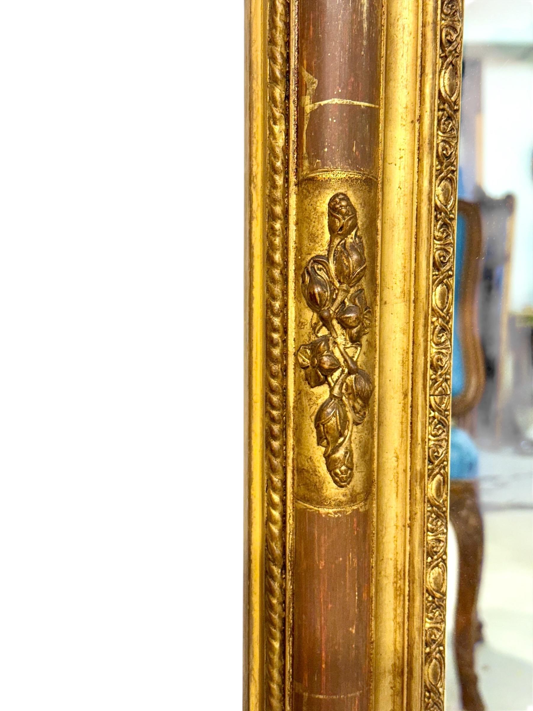 Louis-XVI-Konsolenspiegel aus Giltwood mit geschnitzten Details aus dem 19. im Angebot 3