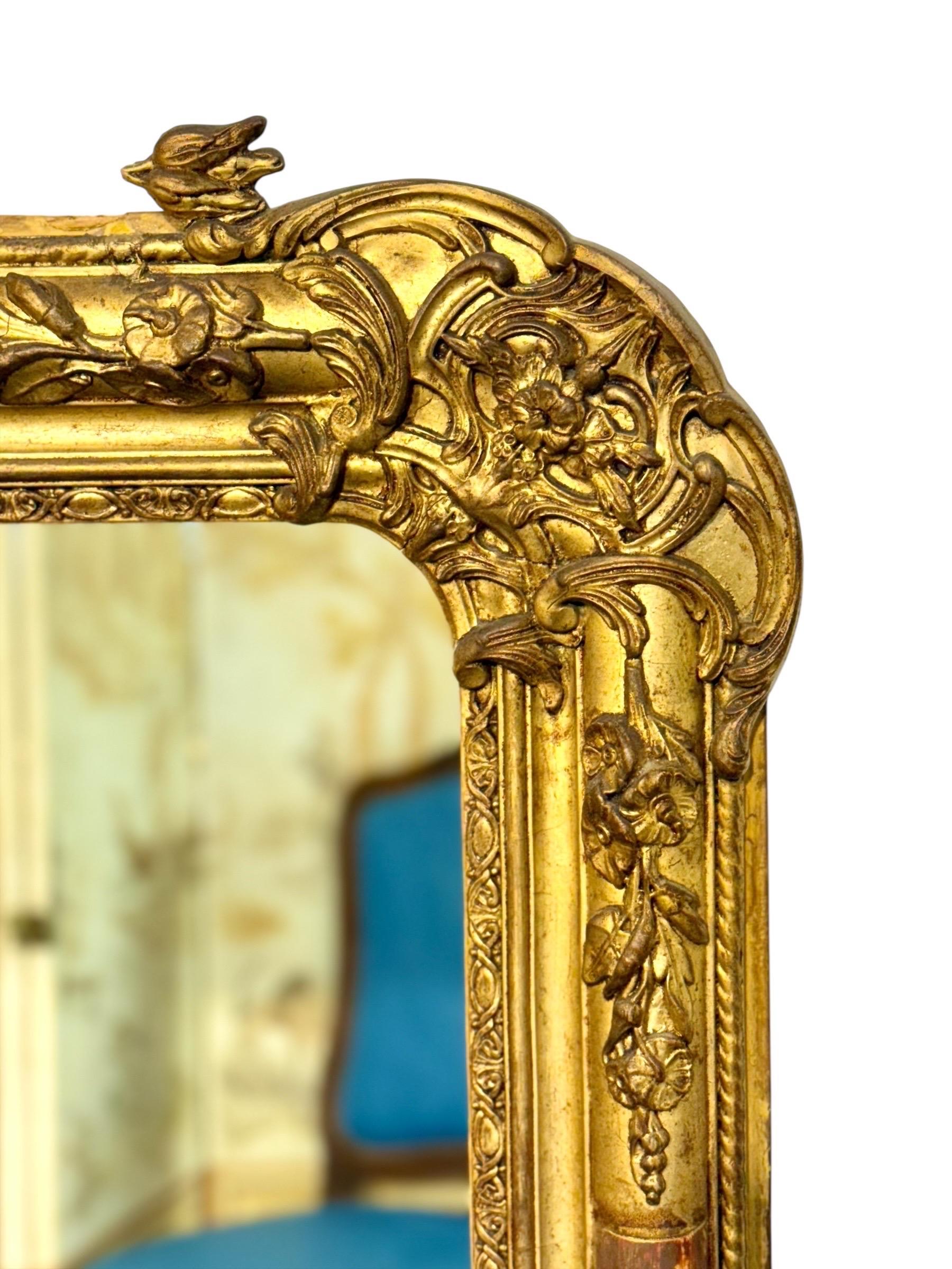 Louis-XVI-Konsolenspiegel aus Giltwood mit geschnitzten Details aus dem 19. im Angebot 4