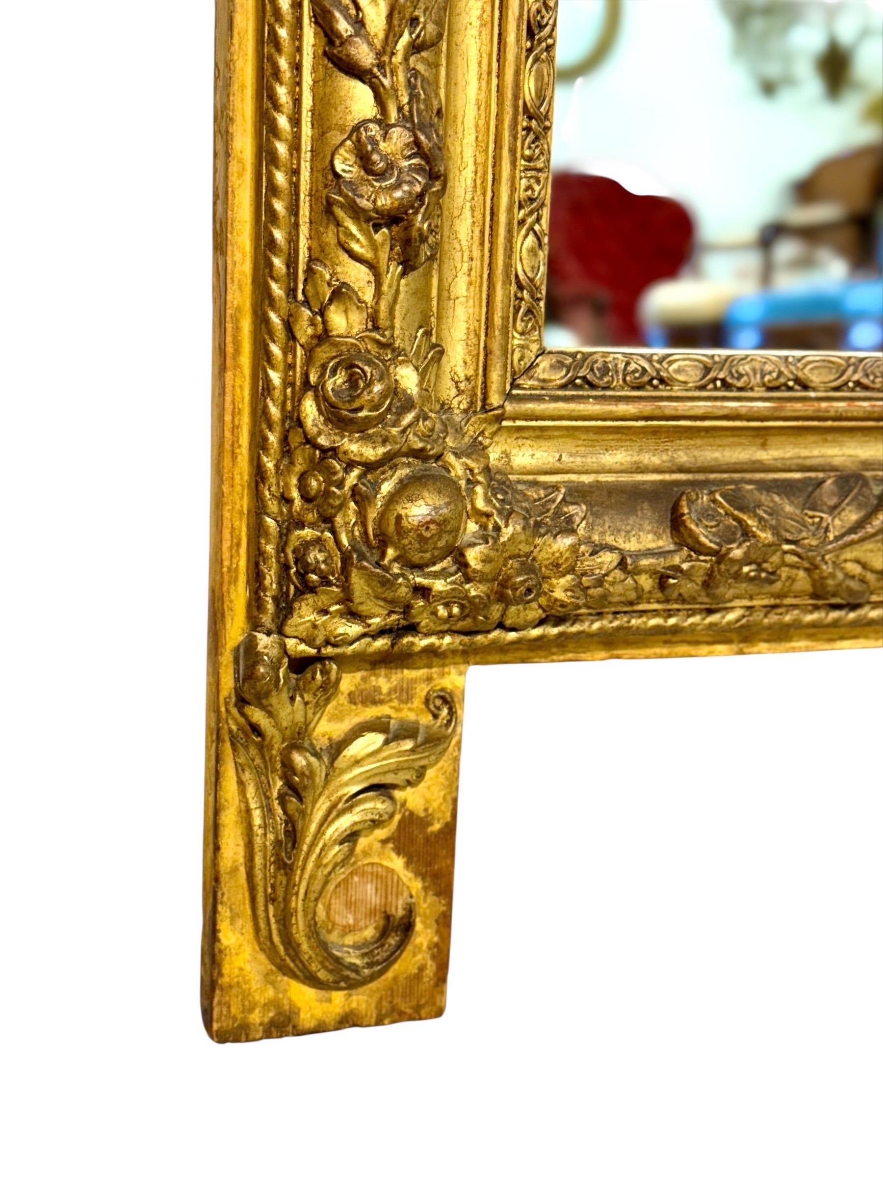 Louis-XVI-Konsolenspiegel aus Giltwood mit geschnitzten Details aus dem 19. im Angebot 6