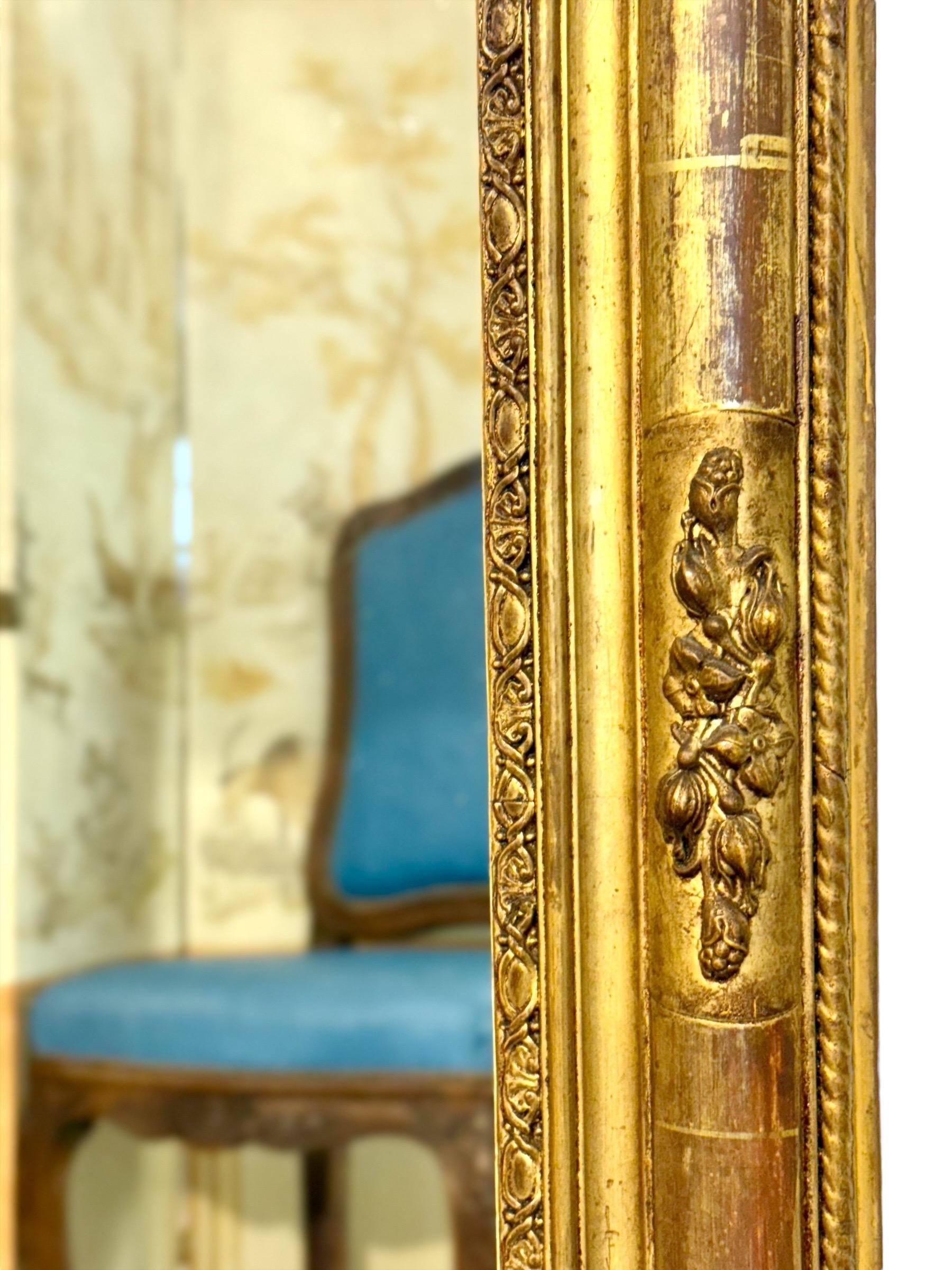 Louis-XVI-Konsolenspiegel aus Giltwood mit geschnitzten Details aus dem 19. (Französisch) im Angebot