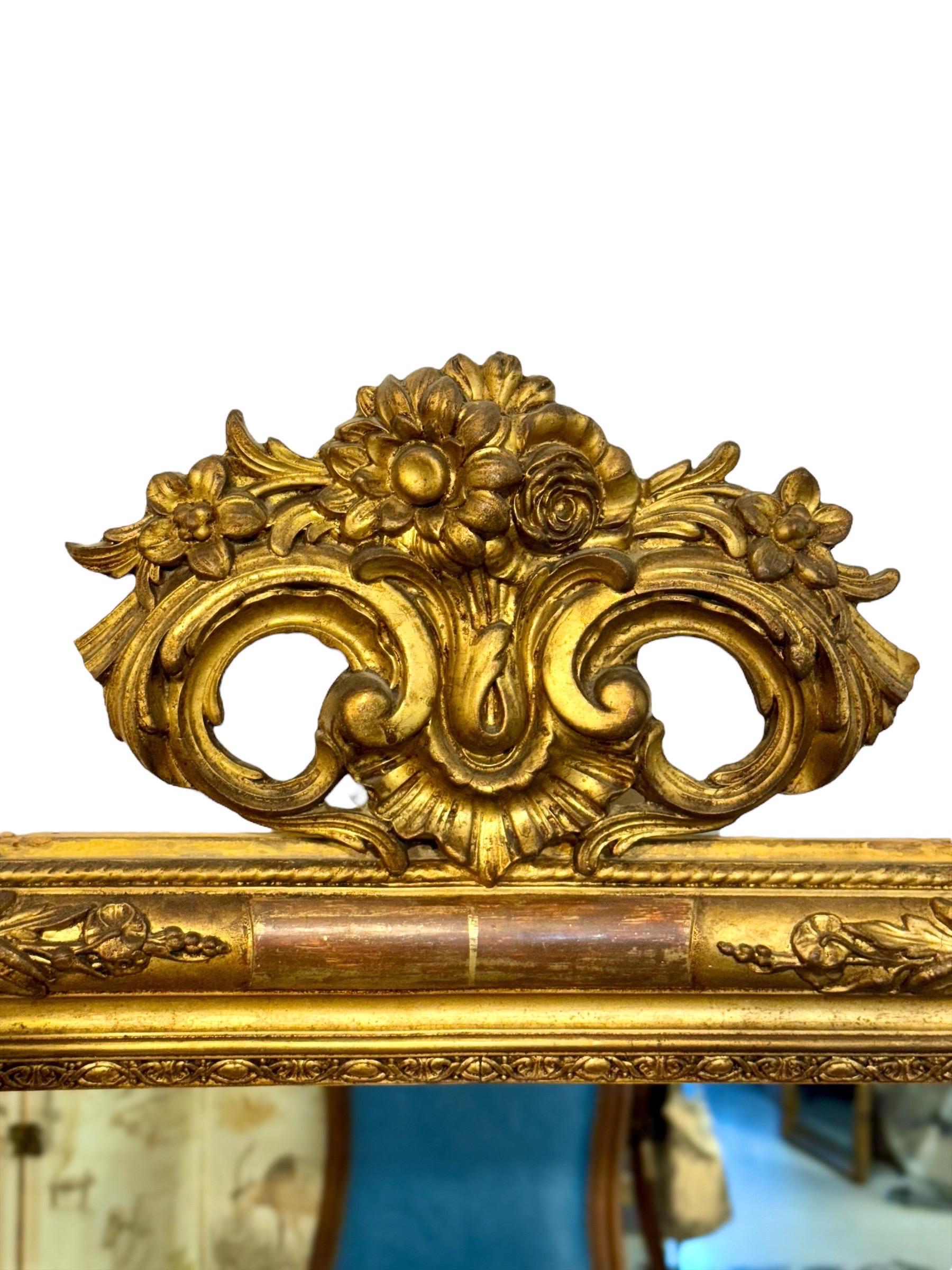 Louis-XVI-Konsolenspiegel aus Giltwood mit geschnitzten Details aus dem 19. im Zustand „Gut“ im Angebot in LA CIOTAT, FR