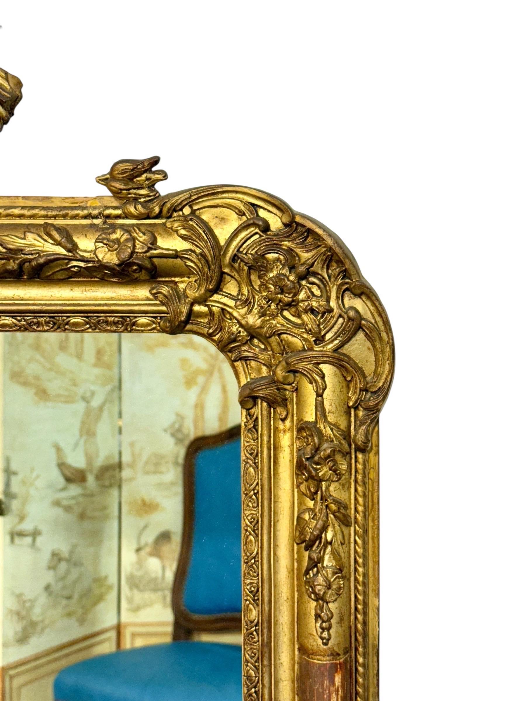 Louis-XVI-Konsolenspiegel aus Giltwood mit geschnitzten Details aus dem 19. (Spiegel) im Angebot