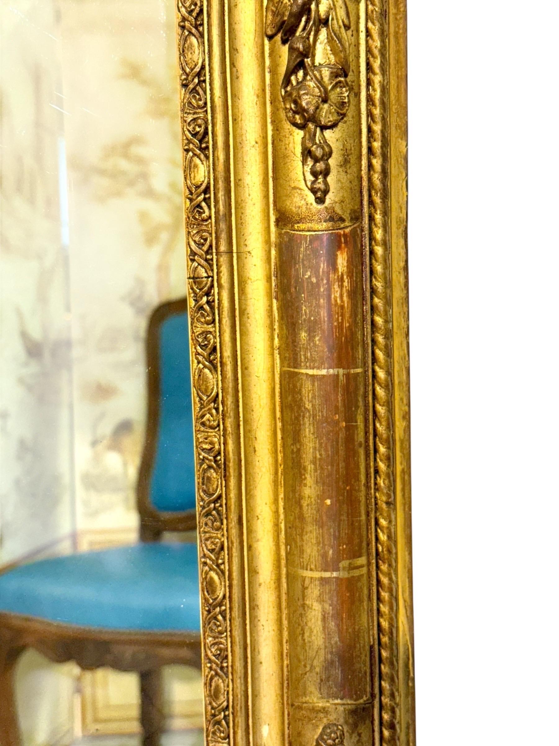 Louis-XVI-Konsolenspiegel aus Giltwood mit geschnitzten Details aus dem 19. im Angebot 2