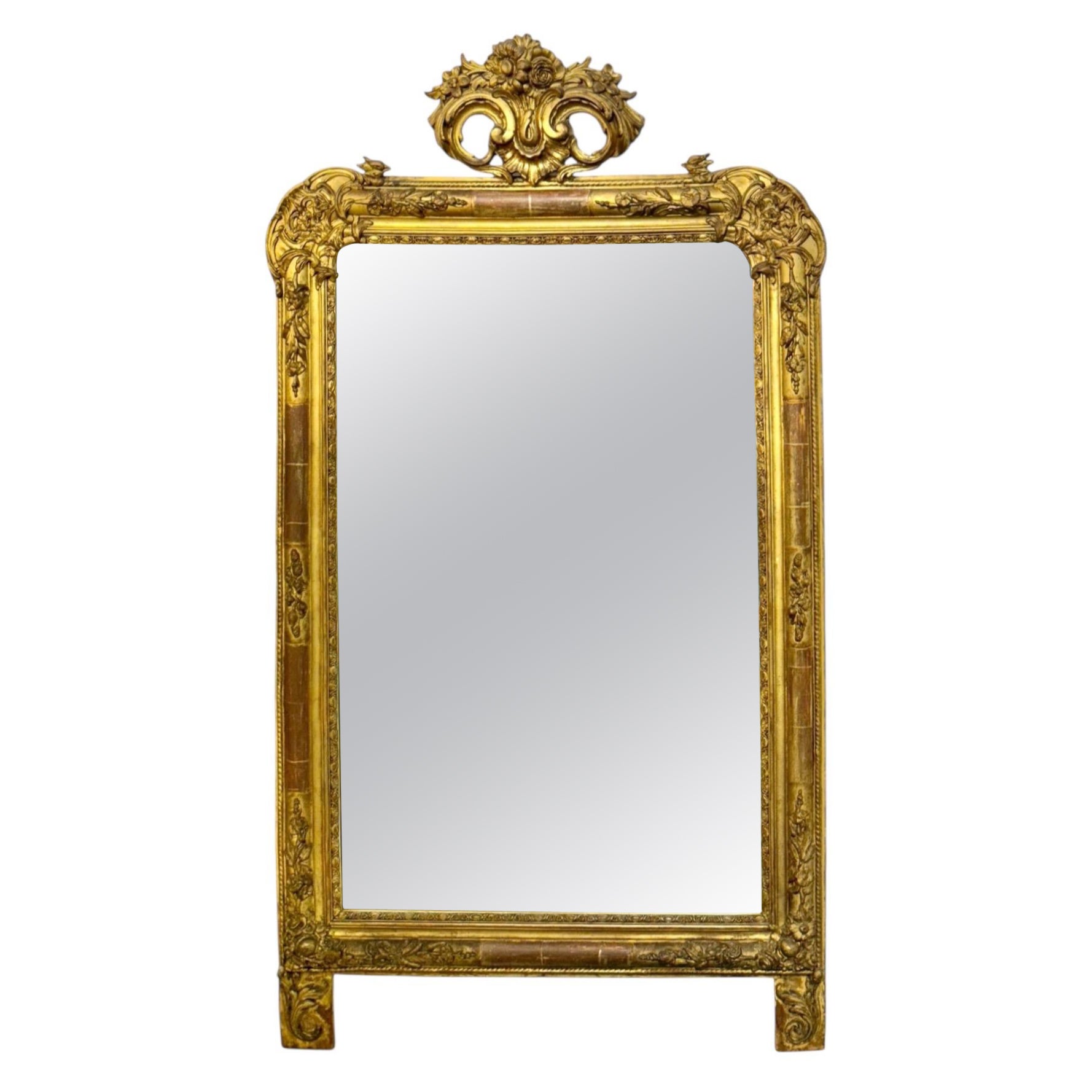 Louis-XVI-Konsolenspiegel aus Giltwood mit geschnitzten Details aus dem 19. im Angebot