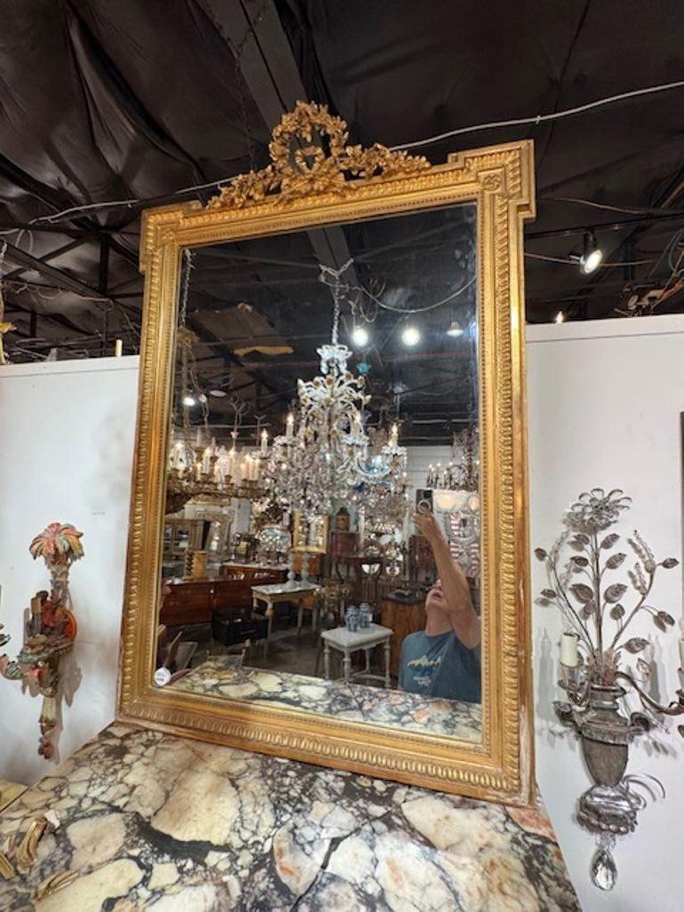 Miroir en bois doré Louis XVI du XIXe siècle Bon état - En vente à Dallas, TX