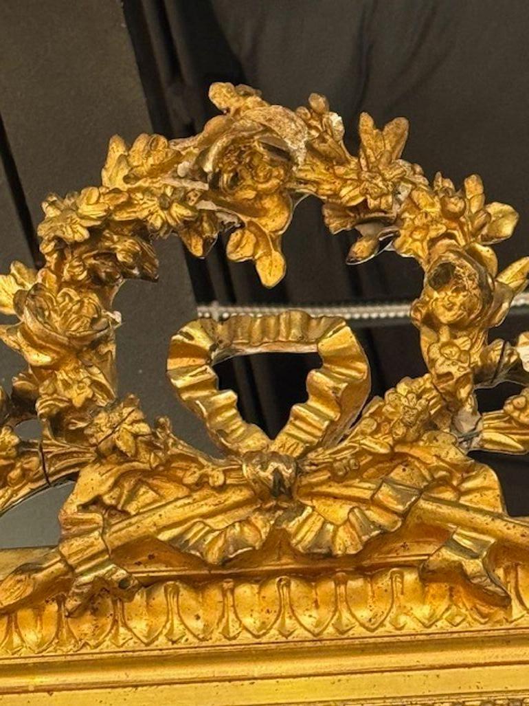 Fin du XIXe siècle Miroir en bois doré Louis XVI du XIXe siècle en vente
