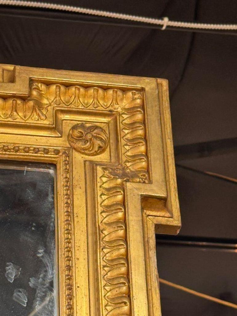 Miroir en bois doré Louis XVI du XIXe siècle en vente 1