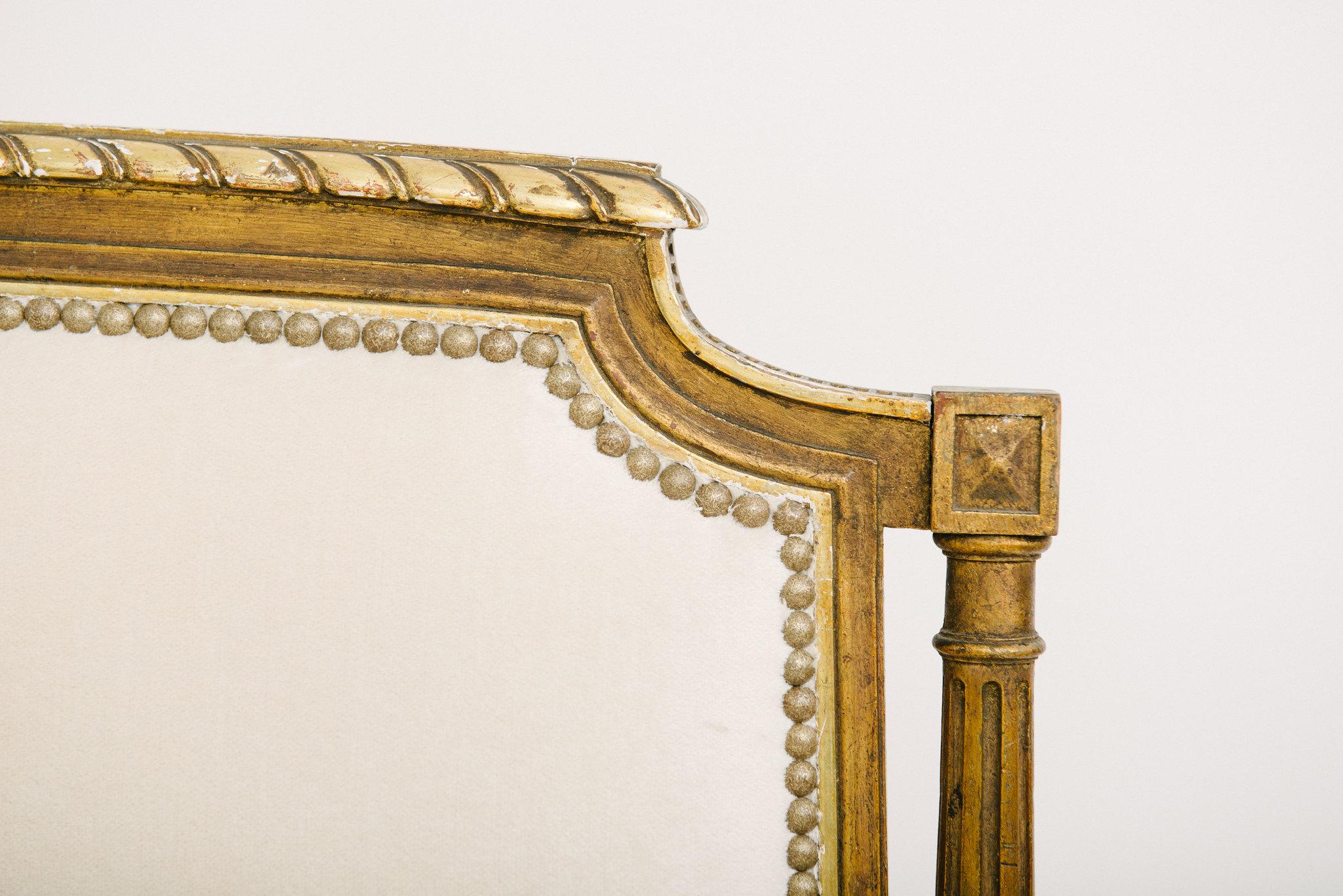 Français Canapé en bois doré Louis XVI du 19ème siècle en vente