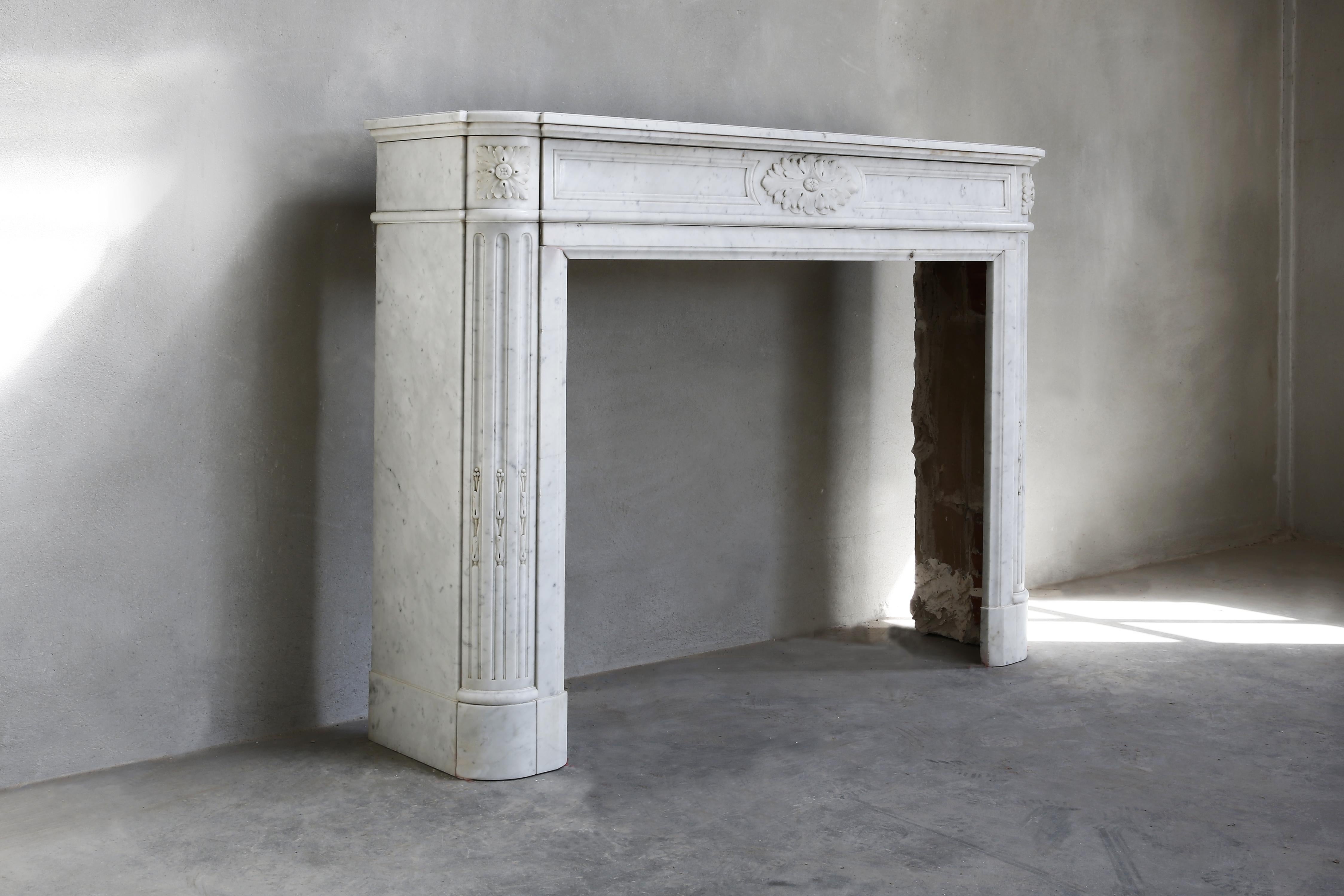 Beautiful antique Carrara marble fireplace in the style of Louis XVI, demi-luna. We have dismantled this fireplace from a beautiful apartment in Paris. A fireplace with a look, history and elegance from the 19th century.