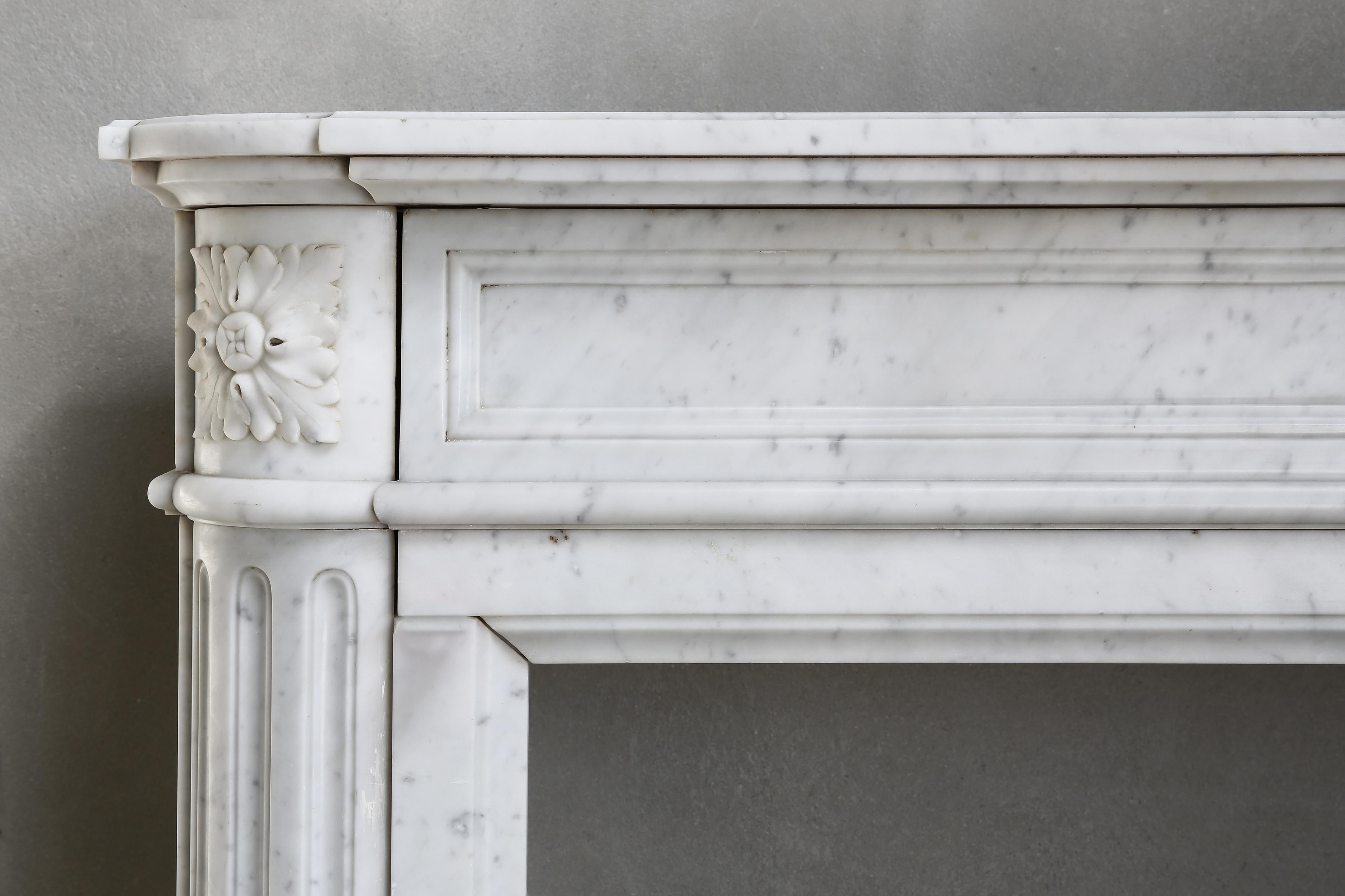 19th Century Louis XVI Mantel Surround of Carrara Marble In Good Condition In Made, NL