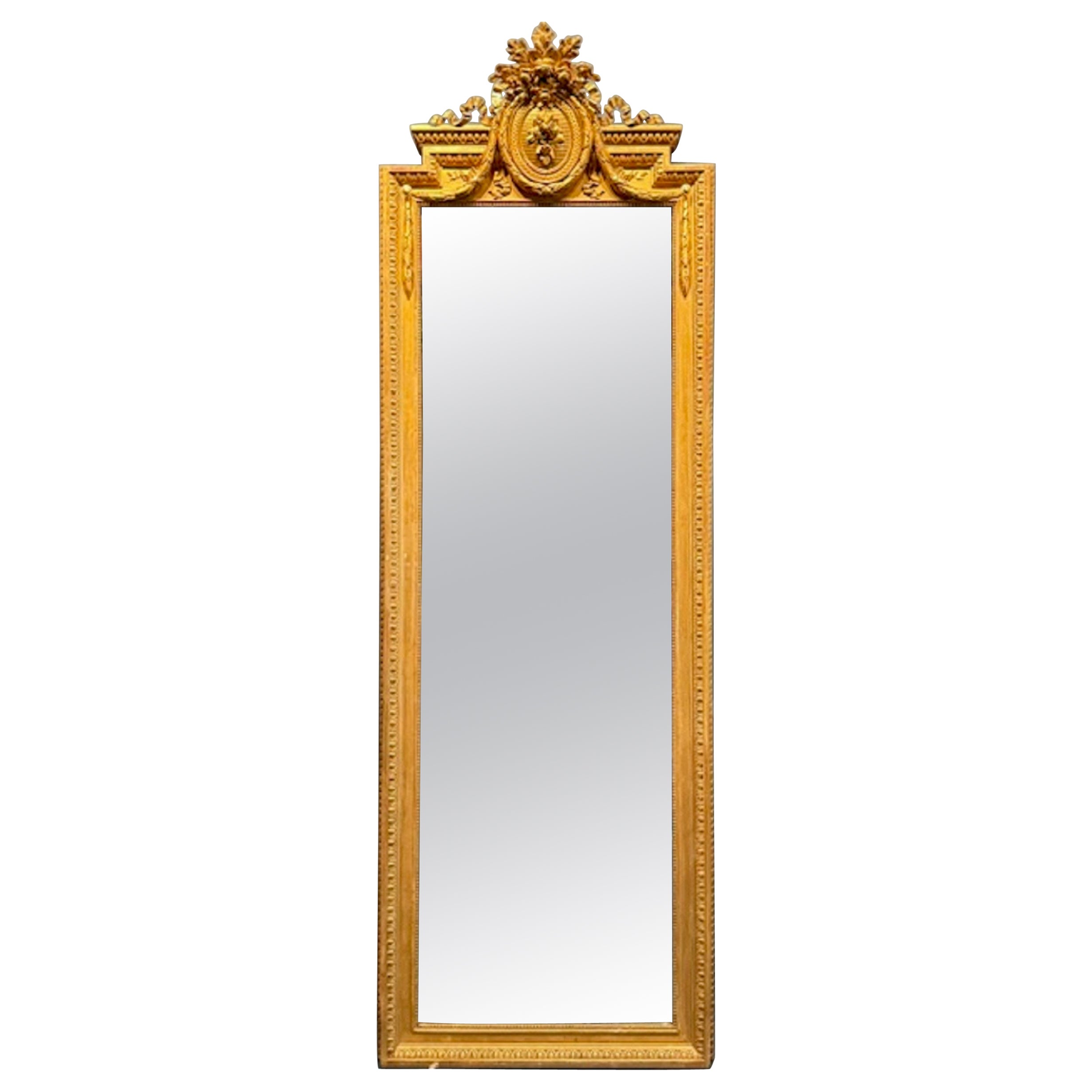 Miroir de sol étroit en bois sculpté et doré Louis XVI du 19ème siècle