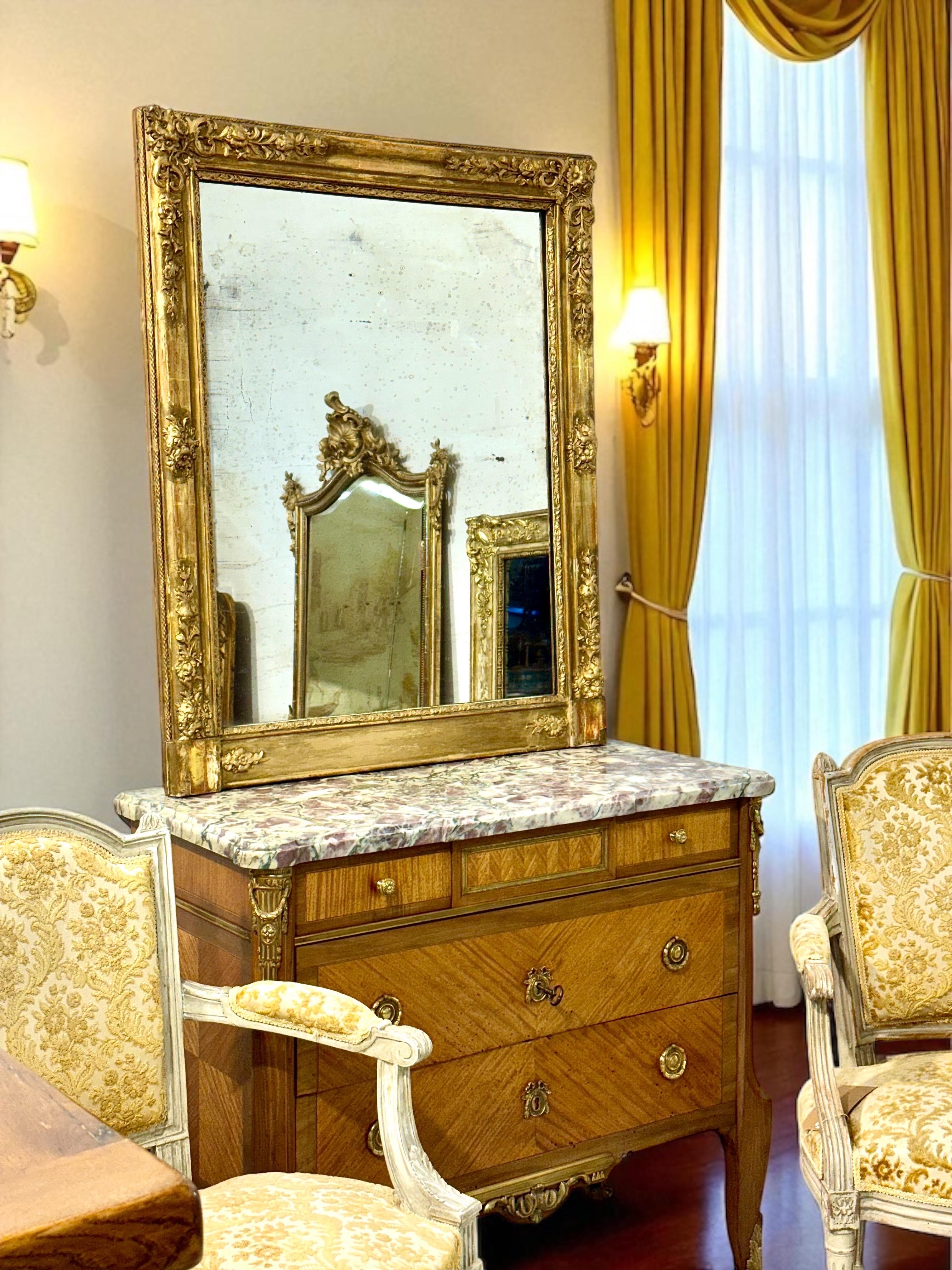 Hand-Carved 19th Century Louis XVI Neoclassical Giltwood Console Mirror For Sale