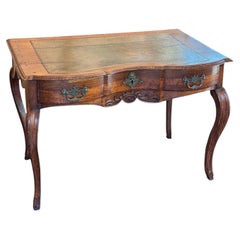 Louis XVI-Schreibtisch mit einer Schublade und Lederplatte aus dem 19.