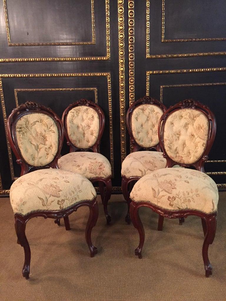 Elegant 4 Louis Seize chair, circa 1870 neo Rococo. Solid walnut. On the legs of the legs, a strongly cambered frame. Braided medallion-shaped backrest. Seat surface upholstered and covered. The chair has a beautiful patina grown over decades.
   