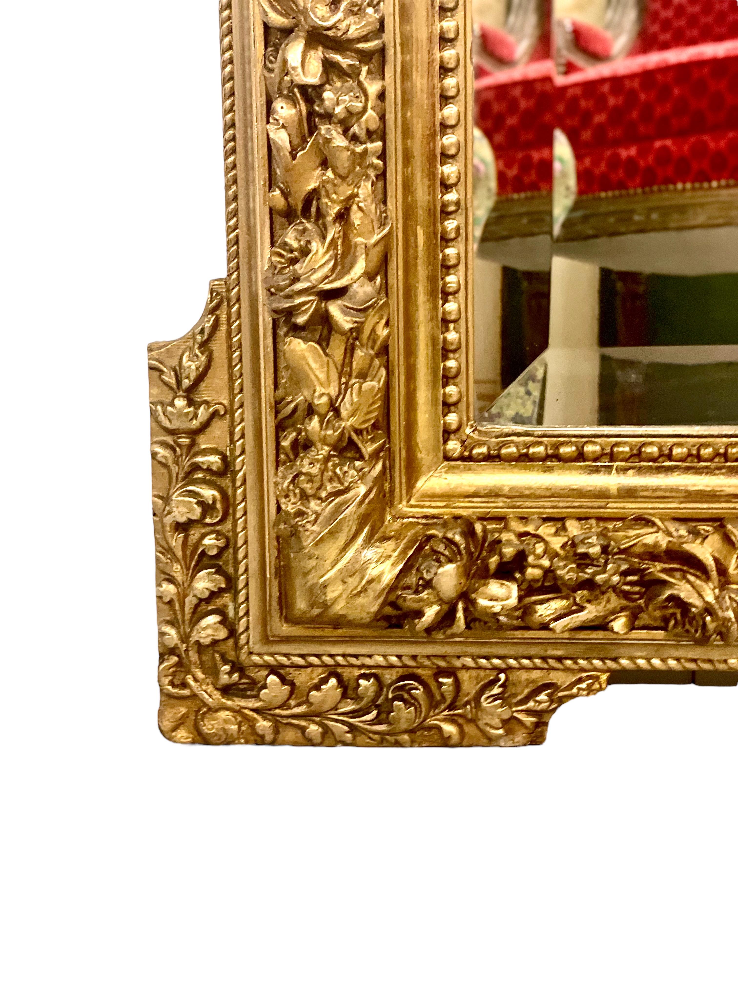 Legno dorato Eccezionale specchio in legno dorato del XIX secolo in vendita