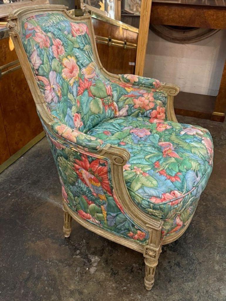 Français 19th Century Louis XVI Painted Bergere with Palm Beach Fabric en vente
