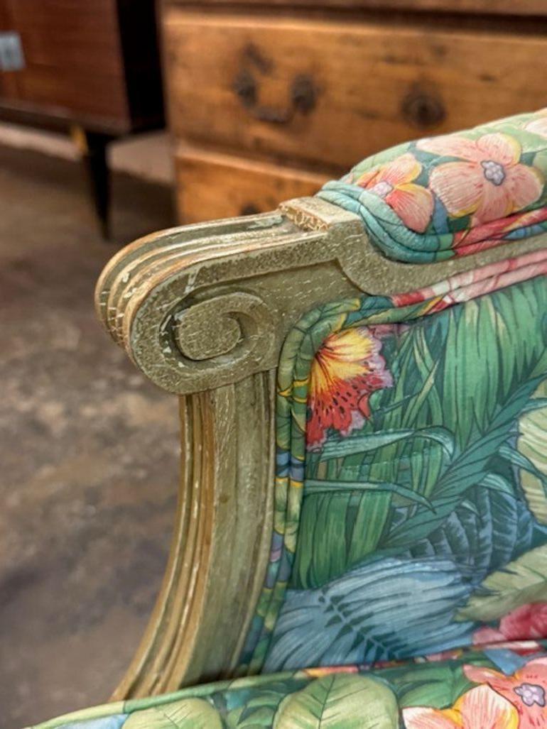19th Century Louis XVI Painted Bergere with Palm Beach Fabric Bon état - En vente à Dallas, TX