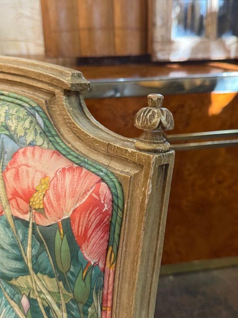 XIXe siècle 19th Century Louis XVI Painted Bergere with Palm Beach Fabric en vente
