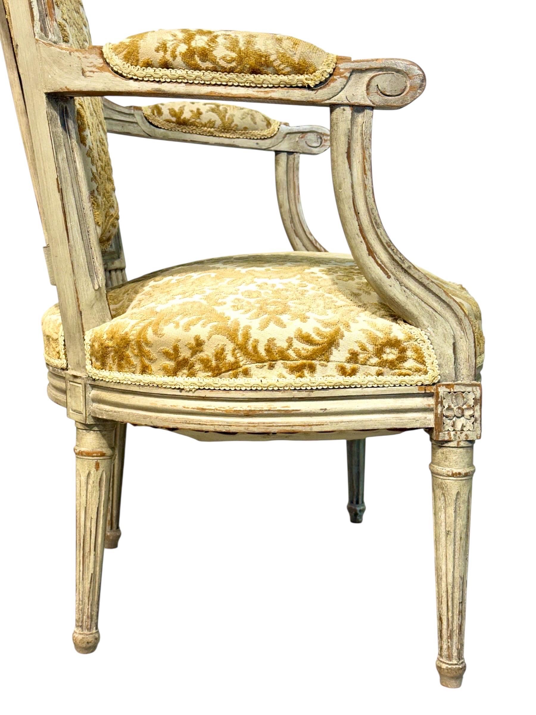 Fauteuil de style Louis XVI du 19ème siècle avec dossier en Chapeau de Gendarme en vente 5