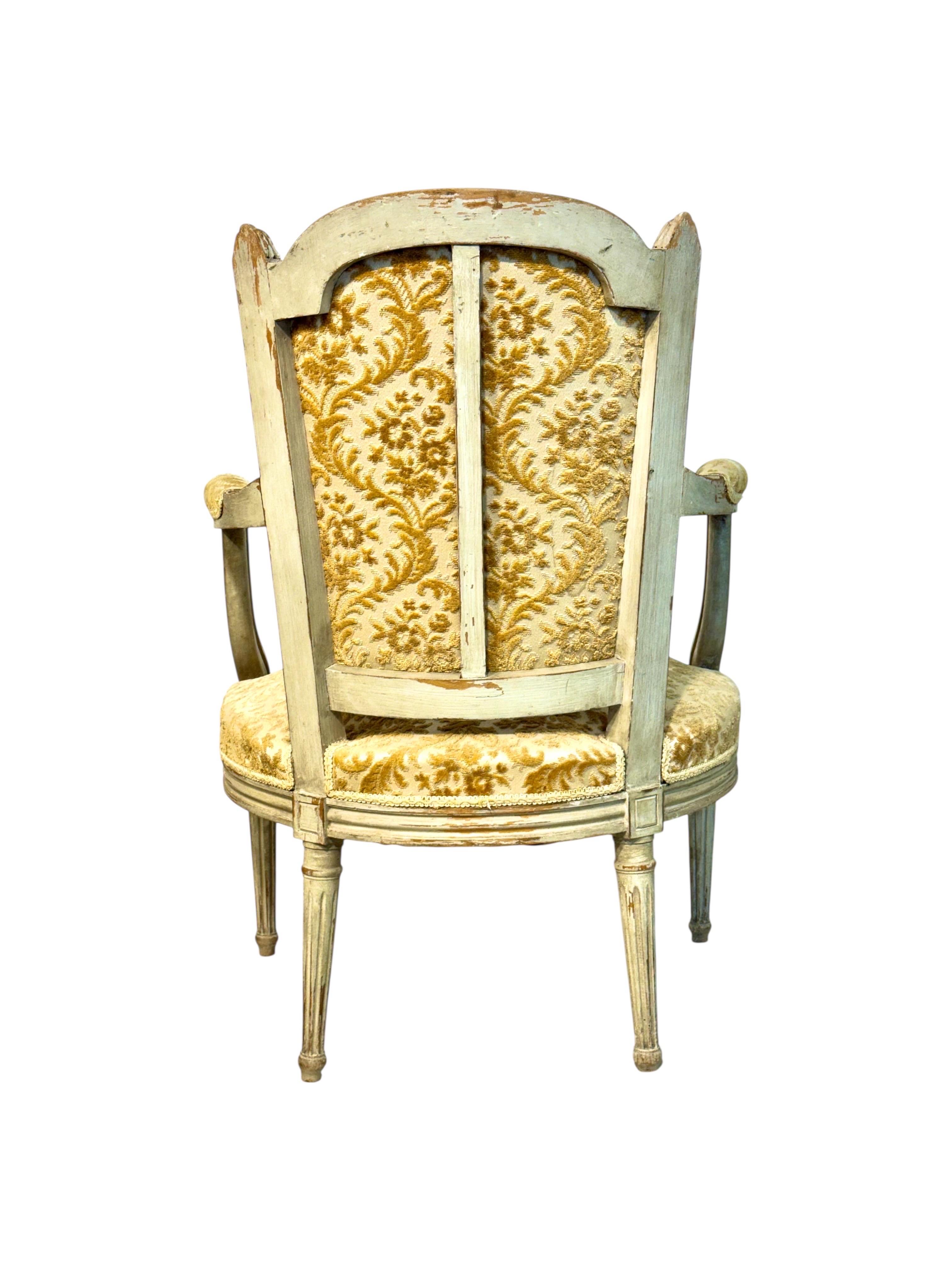 Fauteuil de style Louis XVI du 19ème siècle avec dossier en Chapeau de Gendarme en vente 6