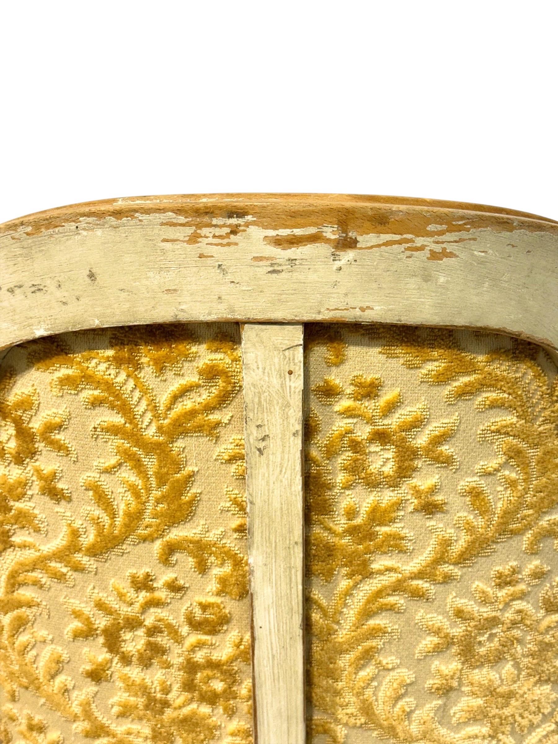 Fauteuil de style Louis XVI du 19ème siècle avec dossier en Chapeau de Gendarme en vente 7