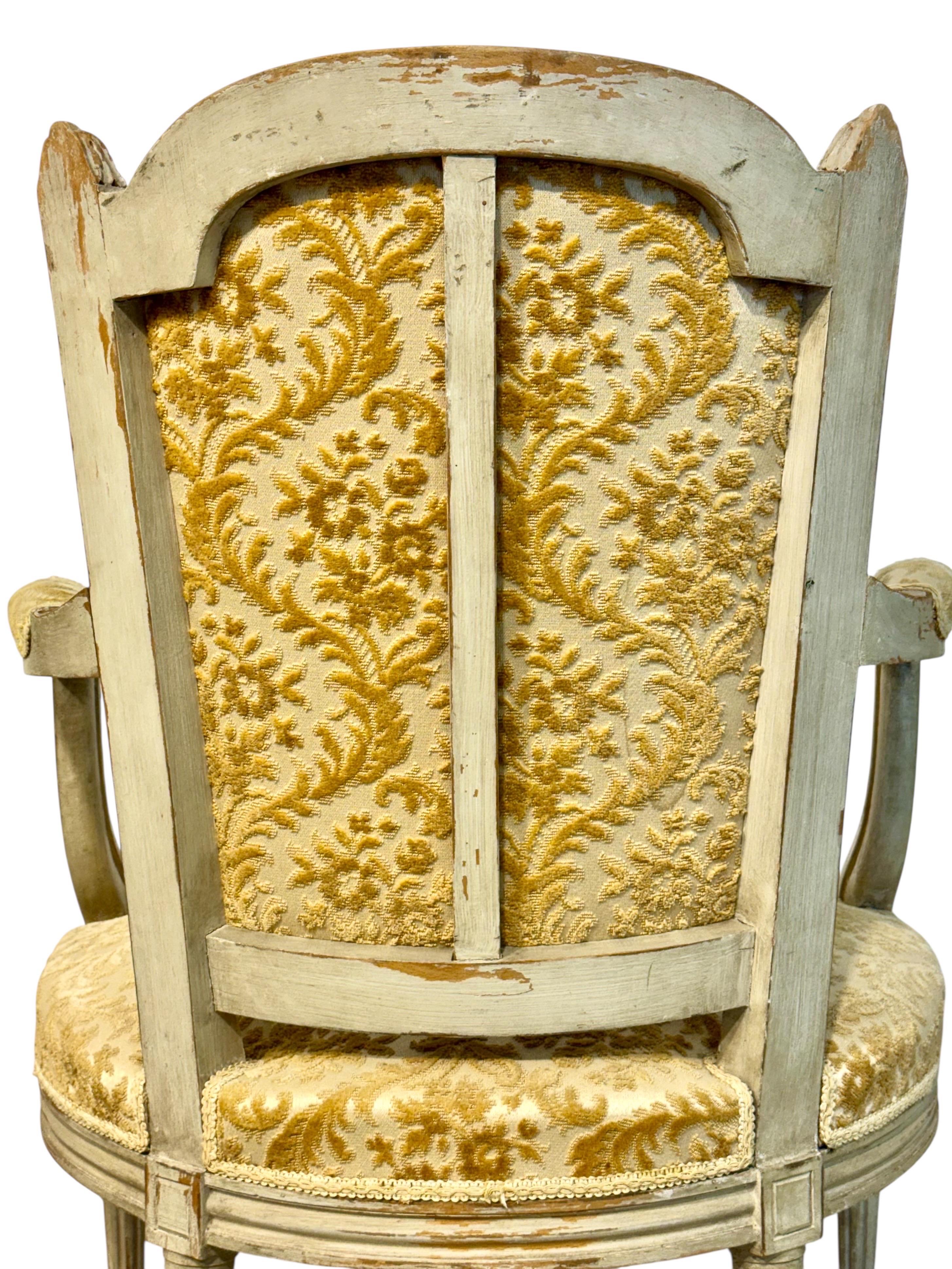 Fauteuil de style Louis XVI du 19ème siècle avec dossier en Chapeau de Gendarme en vente 8