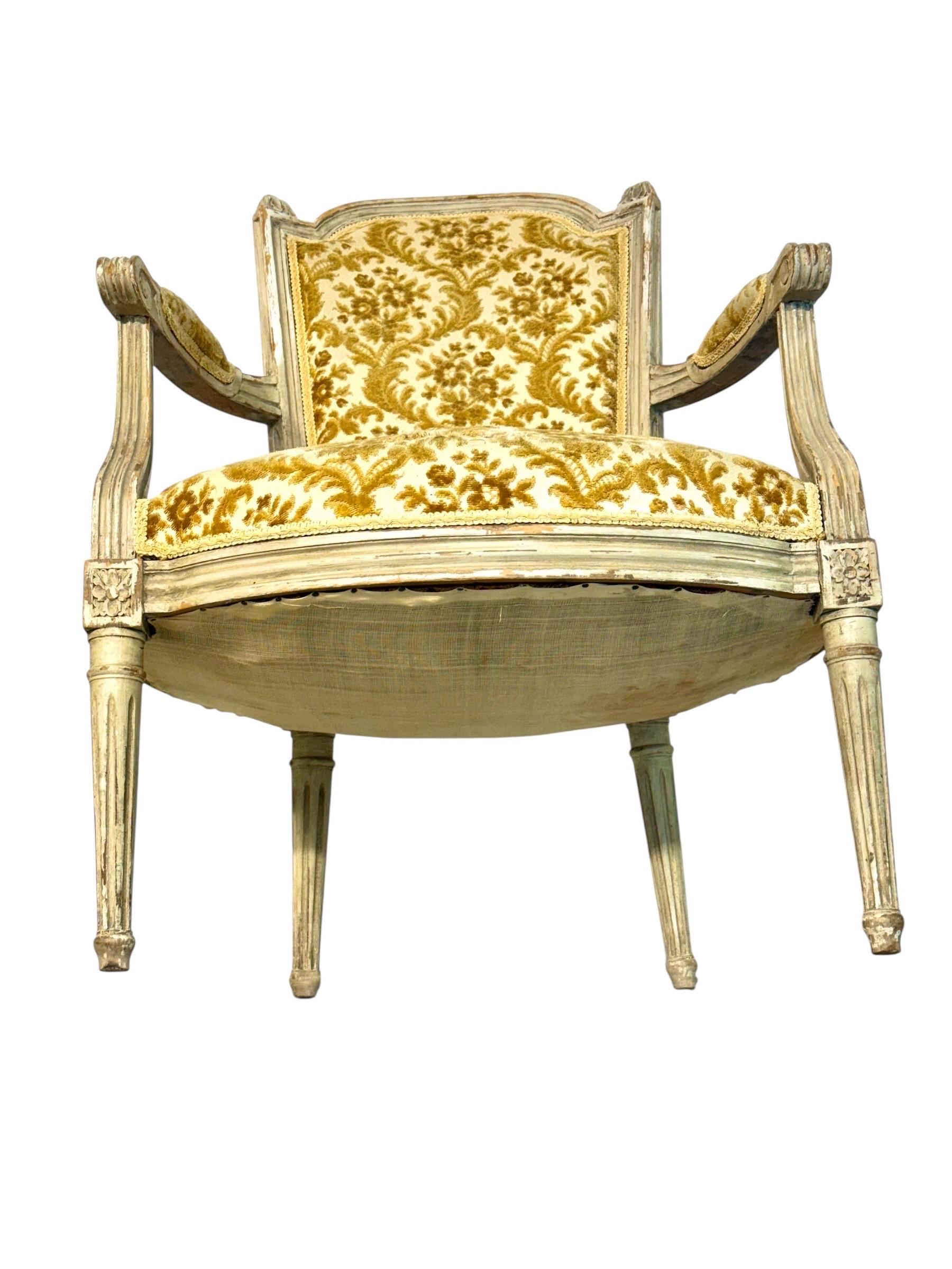 Fauteuil de style Louis XVI du 19ème siècle avec dossier en Chapeau de Gendarme en vente 9