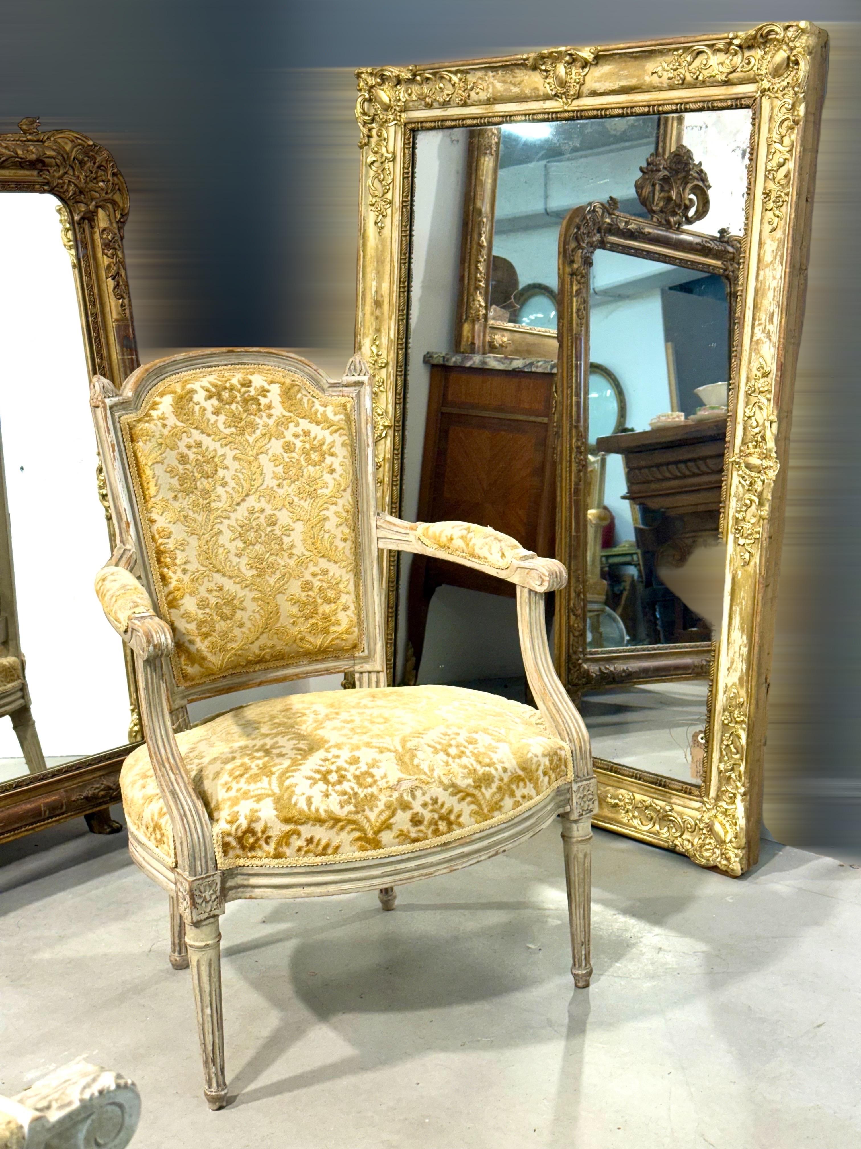 Fauteuil de style Louis XVI du 19ème siècle avec dossier en Chapeau de Gendarme en vente 11
