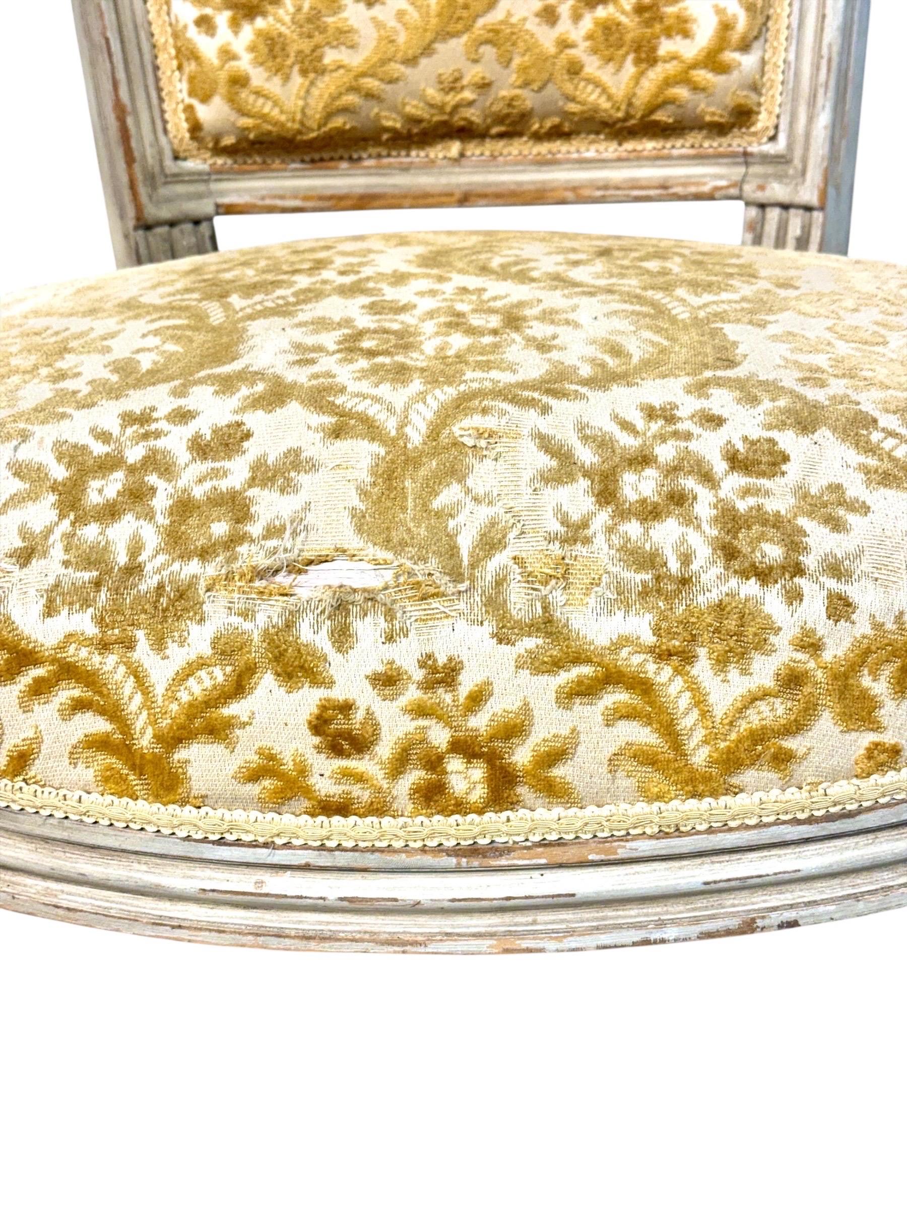Fauteuil de style Louis XVI du 19ème siècle avec dossier en Chapeau de Gendarme en vente 2