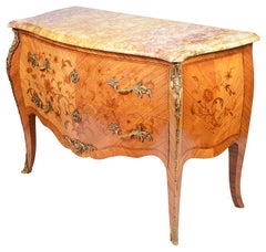 Commode bombée de style Louis XVI du 19ème siècle