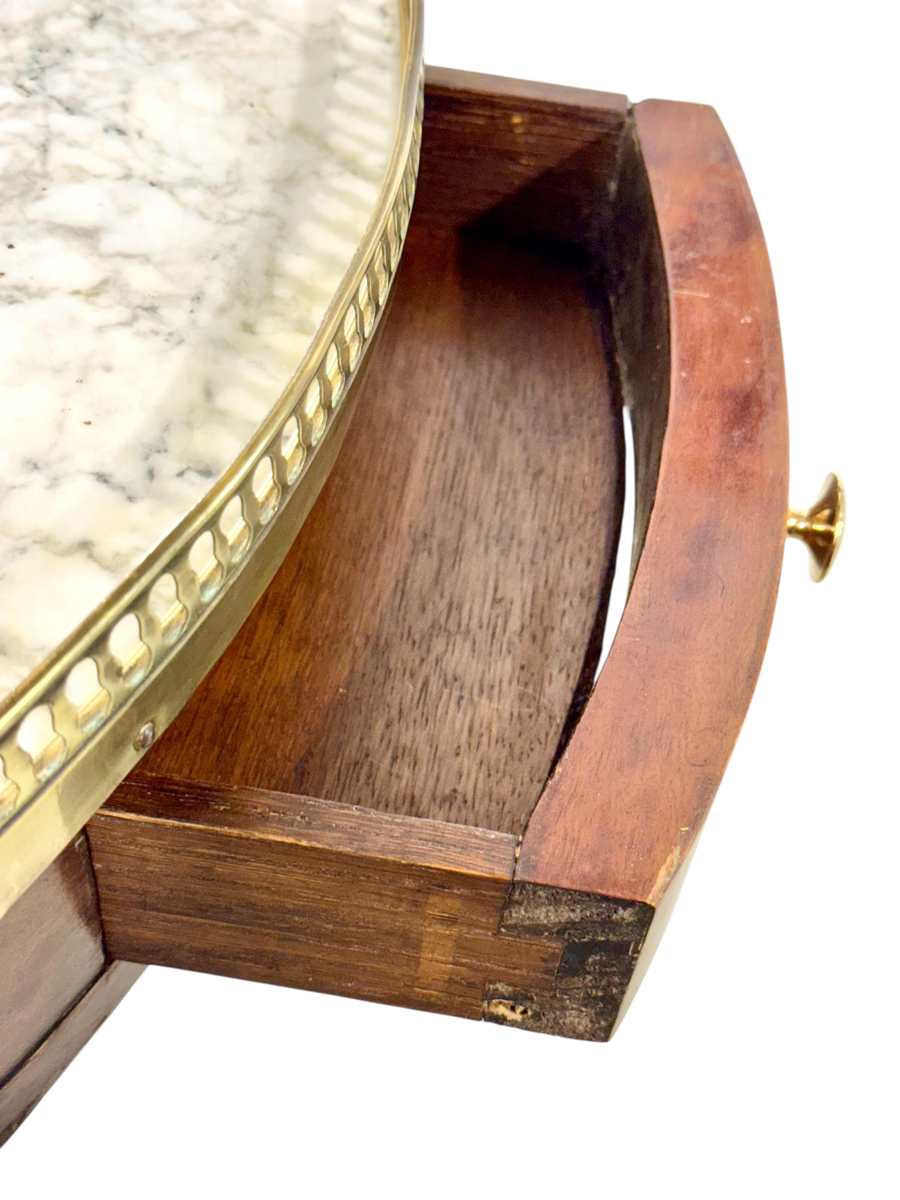 Table Bouillotte du 19ème siècle de style Louis XVI avec plateau en marbre et galerie en laiton en vente 11