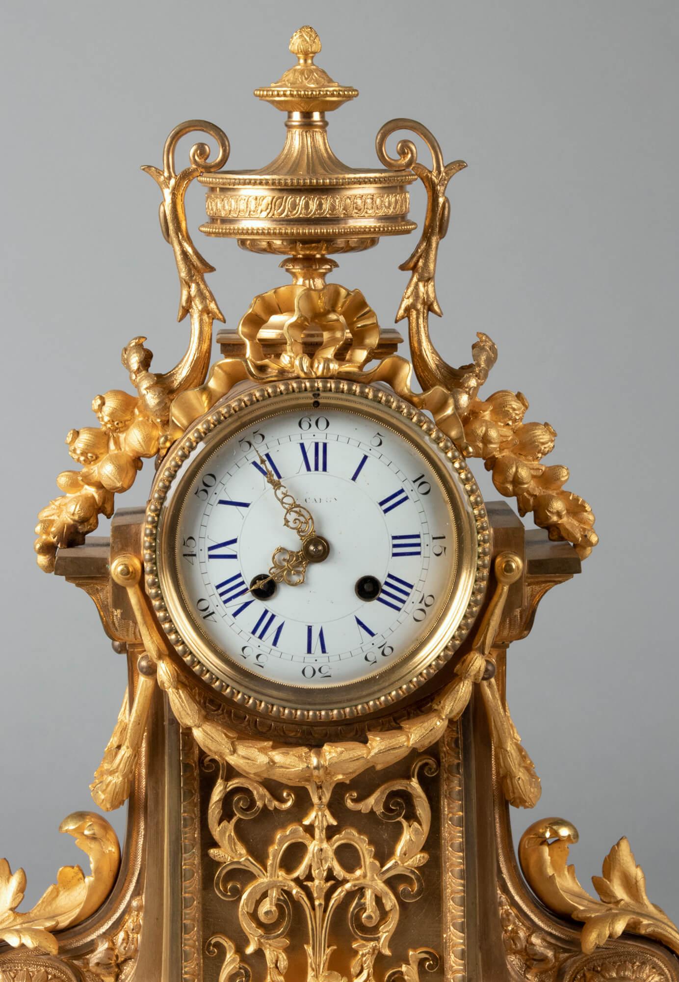An elegant epoque Louis XVI French ormolu mantel clock in. The clock is bronze casted and gilded, the dial is enameled. Richly embellished with neoclassical ornaments such as garlands, ribbons and scrolls. The clock dates from the Louis XVI period,