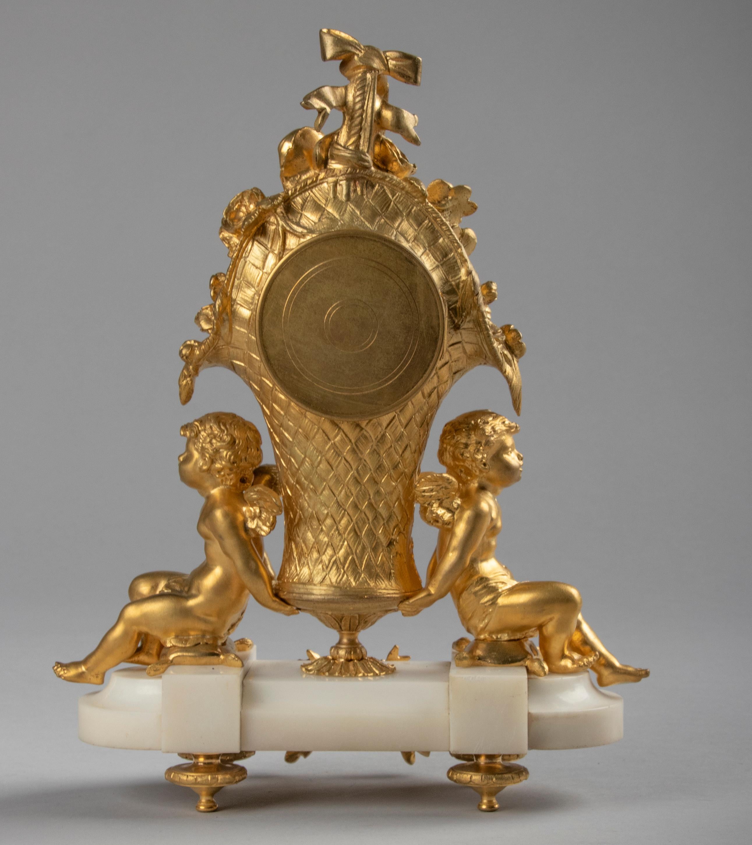 19. Jahrhundert Louis XVI Stil Bronze Ormolu Mantel Uhr Garnitur im Angebot 6