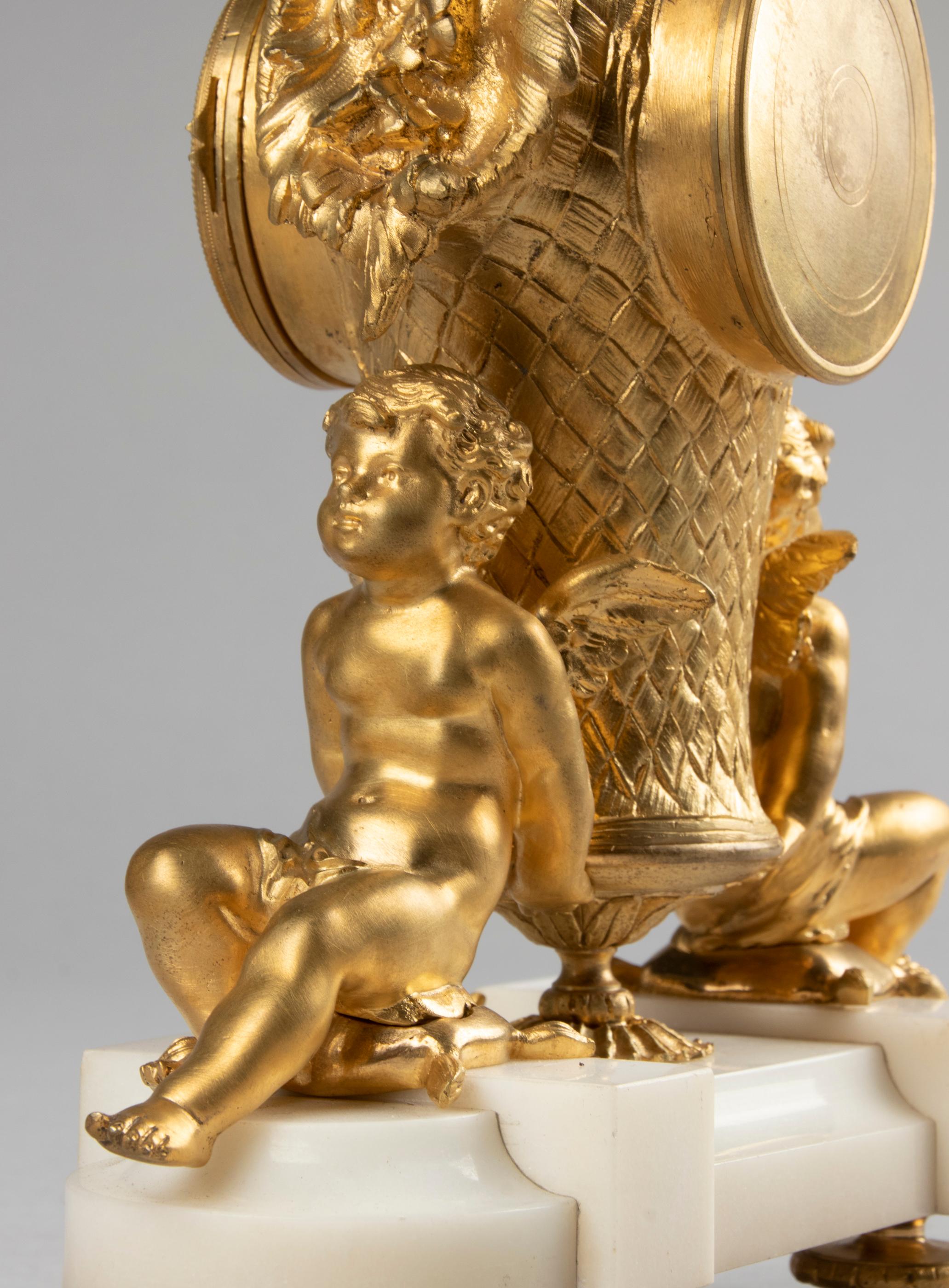 Orologio da camino del XIX secolo in bronzo e ormolu in stile Luigi XVI, guarnizione in vendita 9