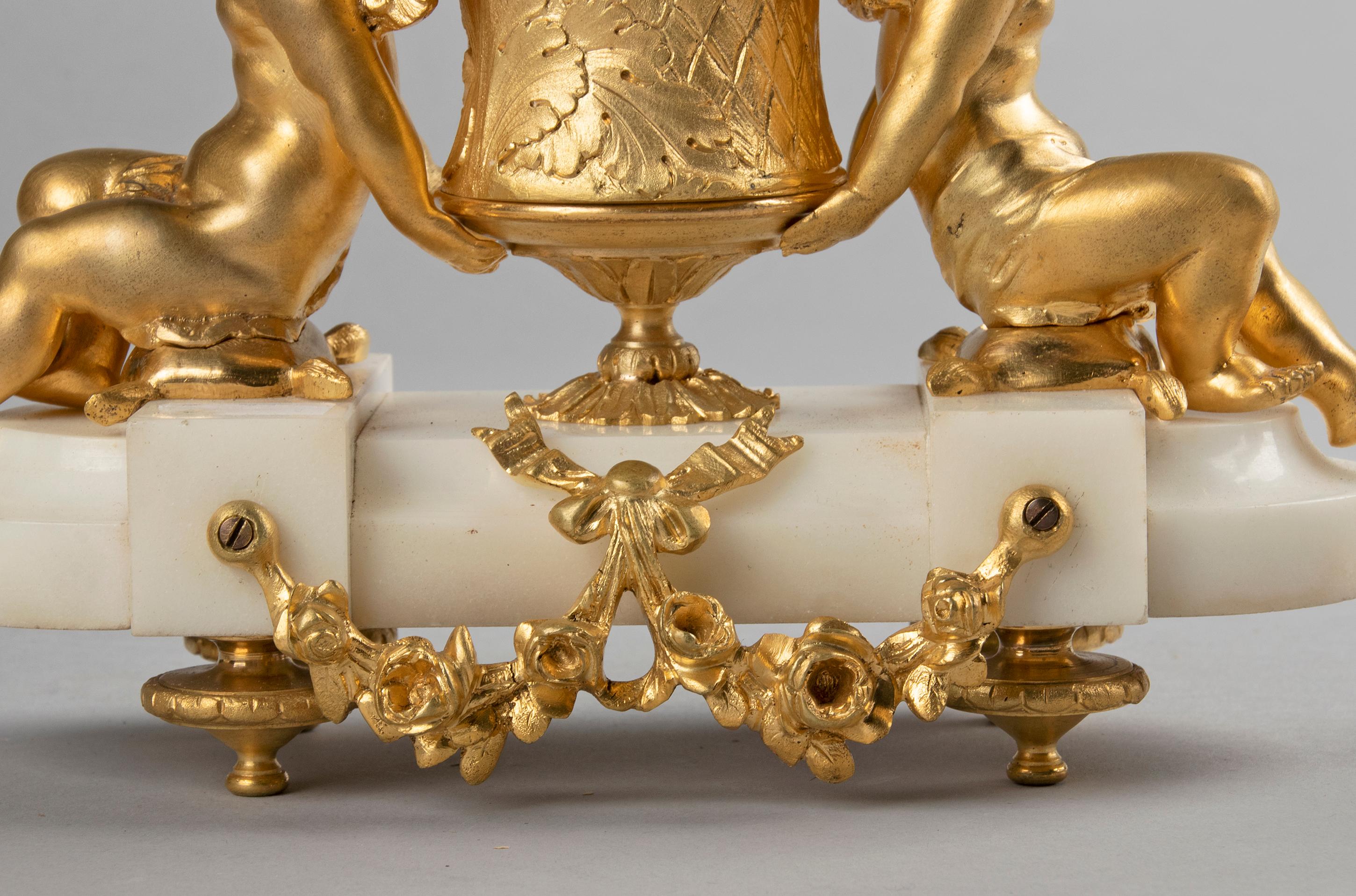 Calco Orologio da camino del XIX secolo in bronzo e ormolu in stile Luigi XVI, guarnizione in vendita