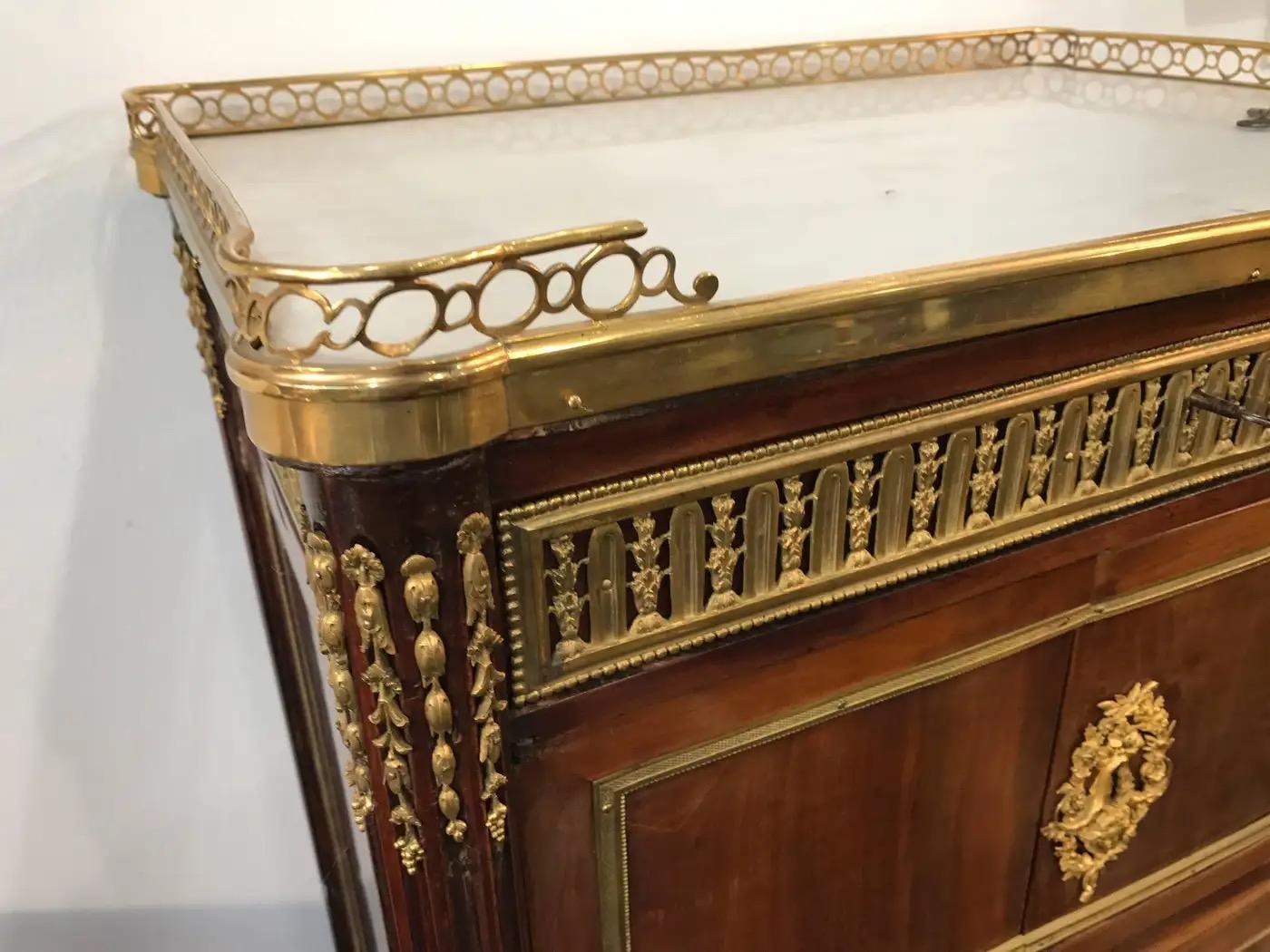 19th Century Louis XVI Style Cabinet In Good Condition For Sale In Leimen, DE