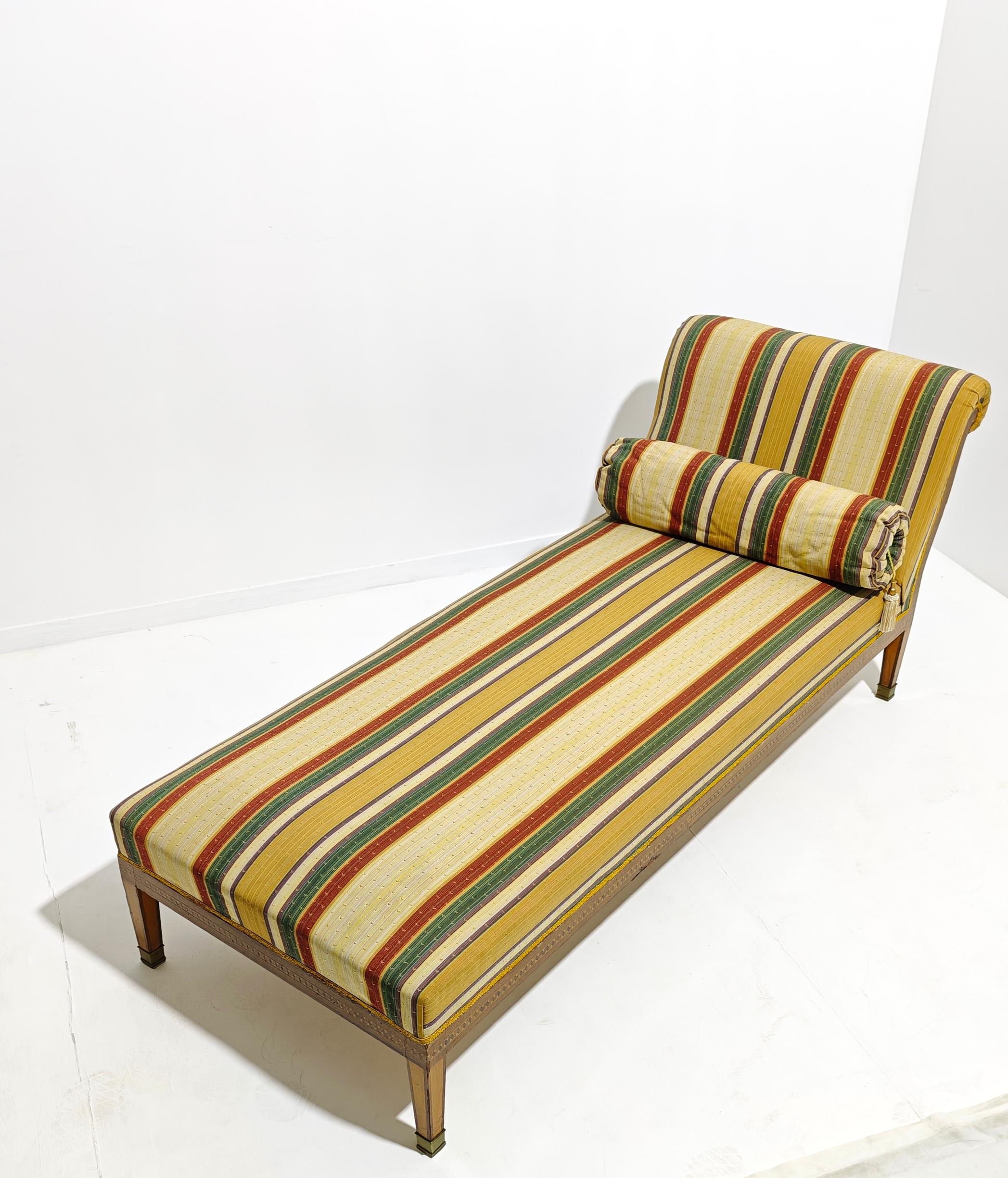 XIX secolo xIX secolo  Chaise longue in stile Luigi XVI in legno con intarsi in legno di bosso in vendita