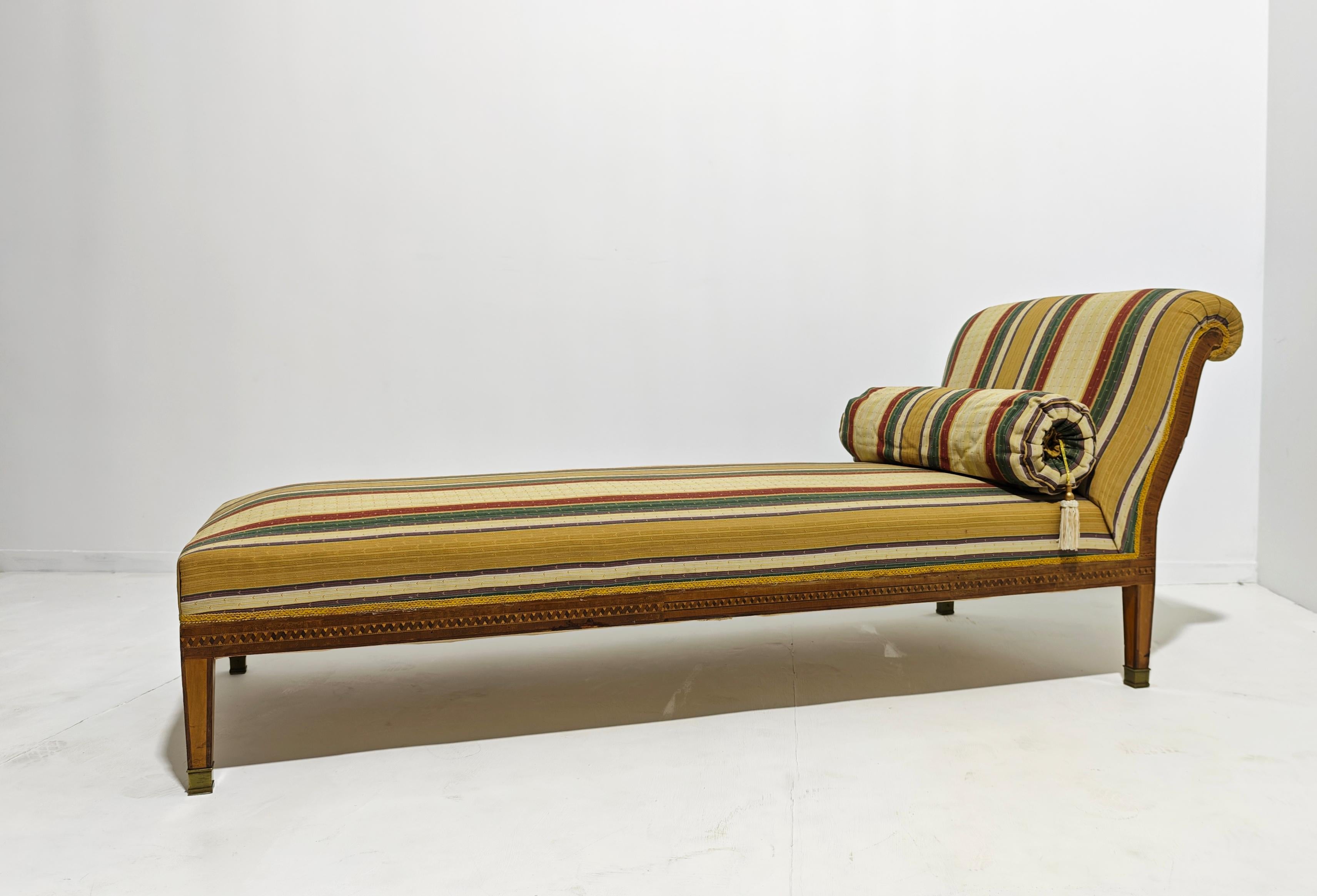 Ottone xIX secolo  Chaise longue in stile Luigi XVI in legno con intarsi in legno di bosso in vendita