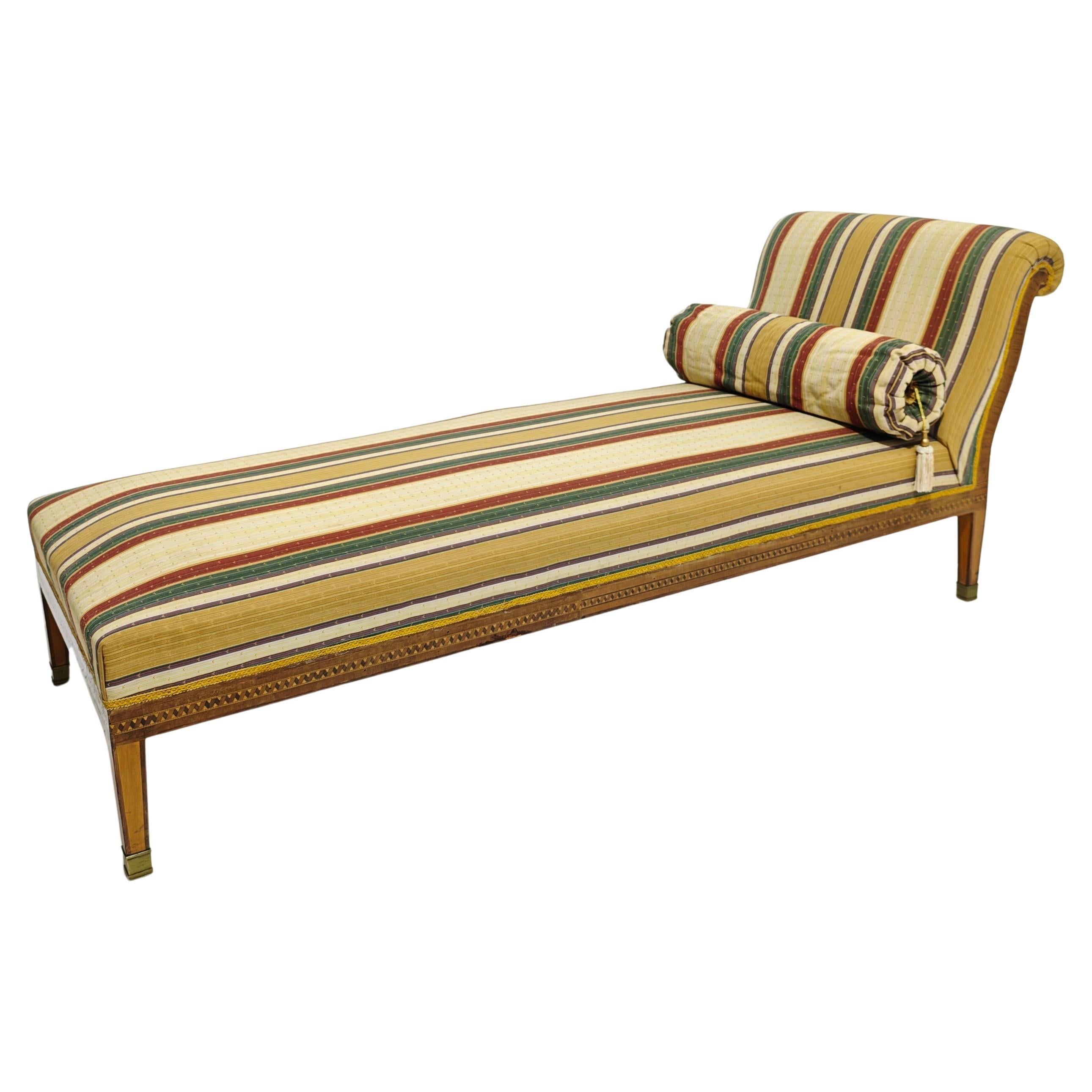 xIX secolo  Chaise longue in stile Luigi XVI in legno con intarsi in legno di bosso in vendita